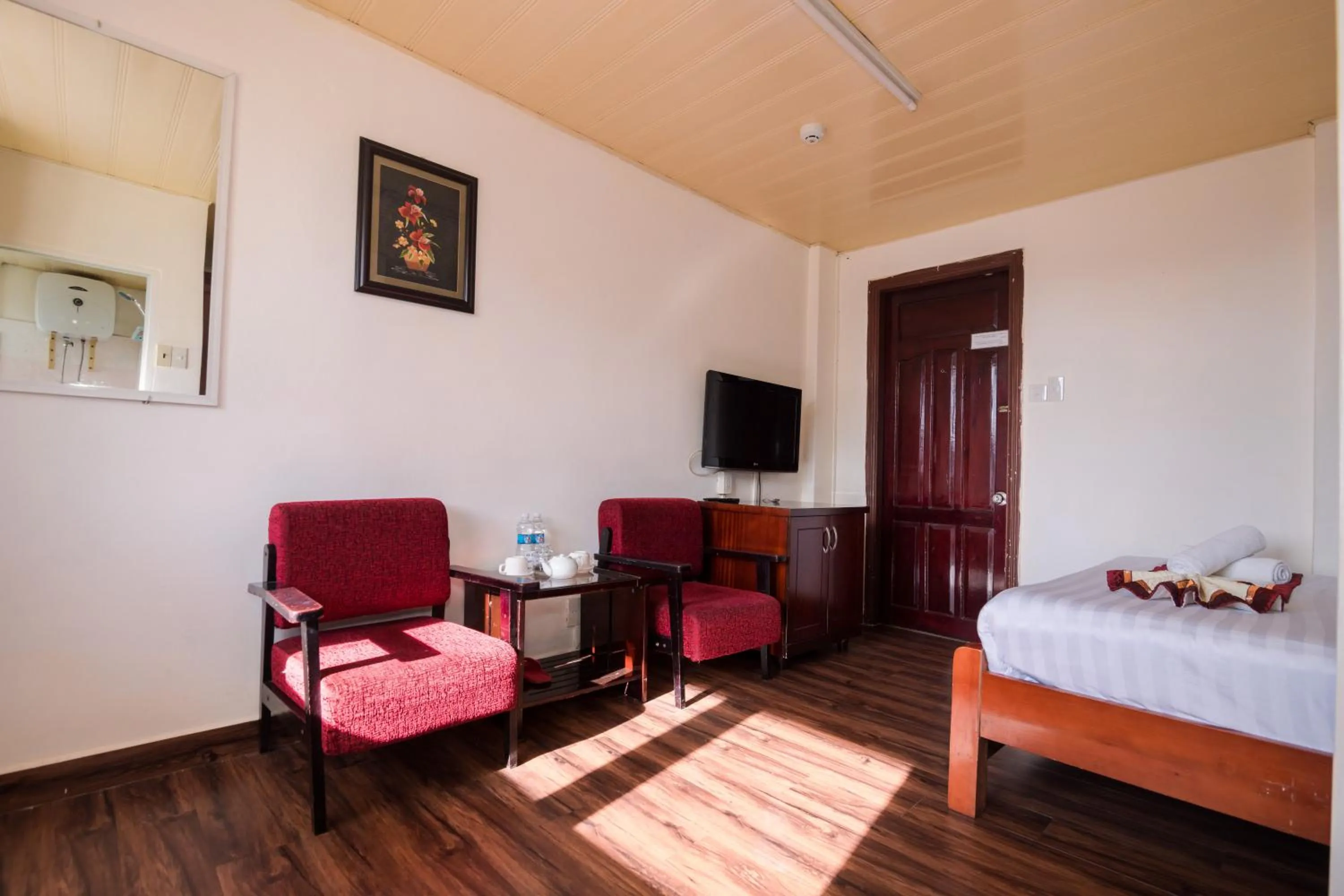 Bedroom in ANH ĐÀO HOTEL