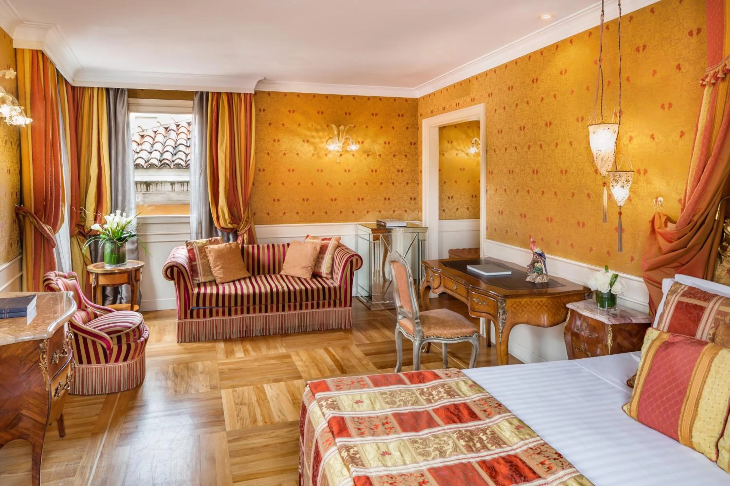 Photo of the whole room, Bed in Baglioni Hotel Luna - The Leading Hotels of the World