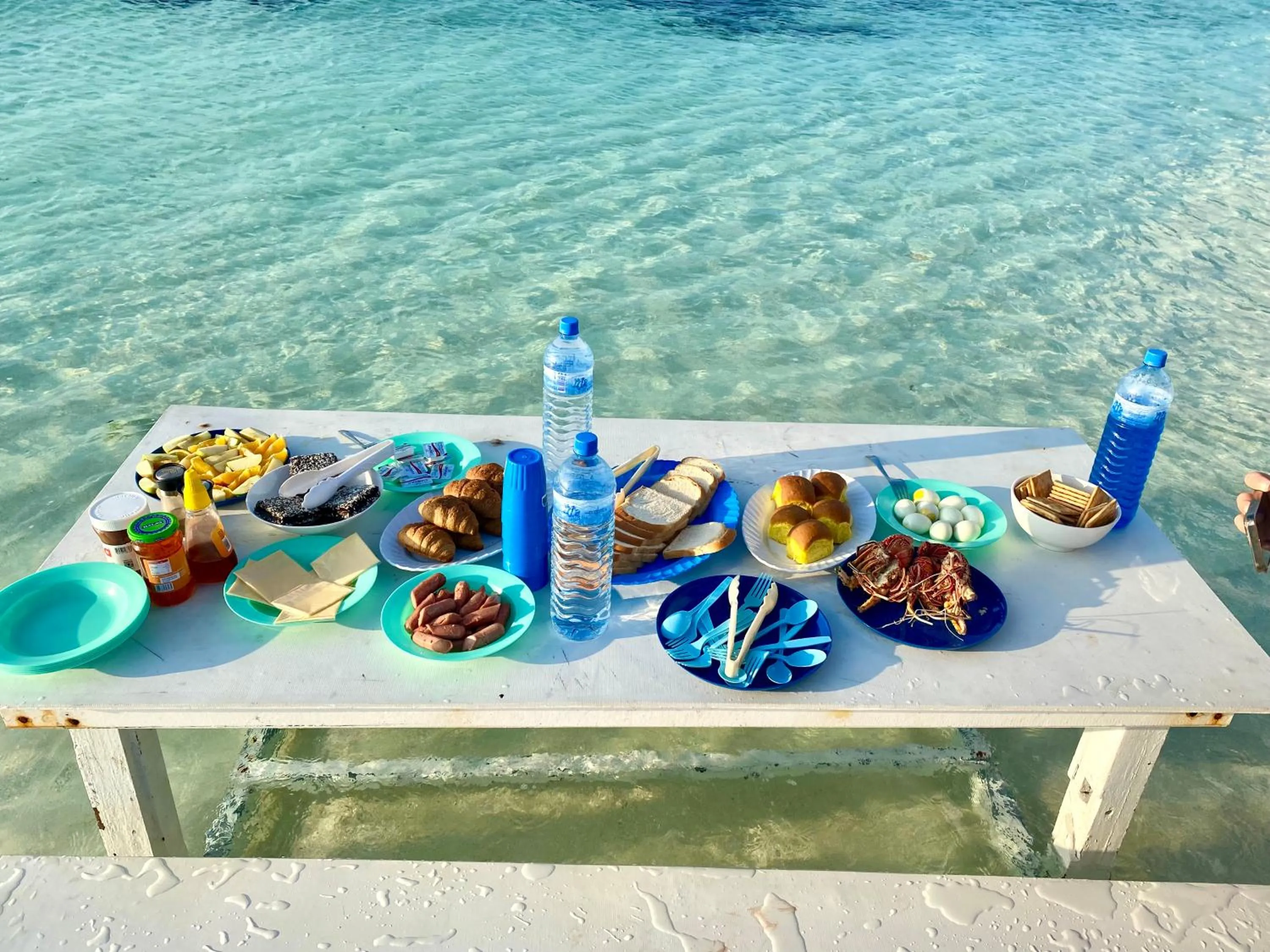 Food and drinks in VIVA Beach Maldives