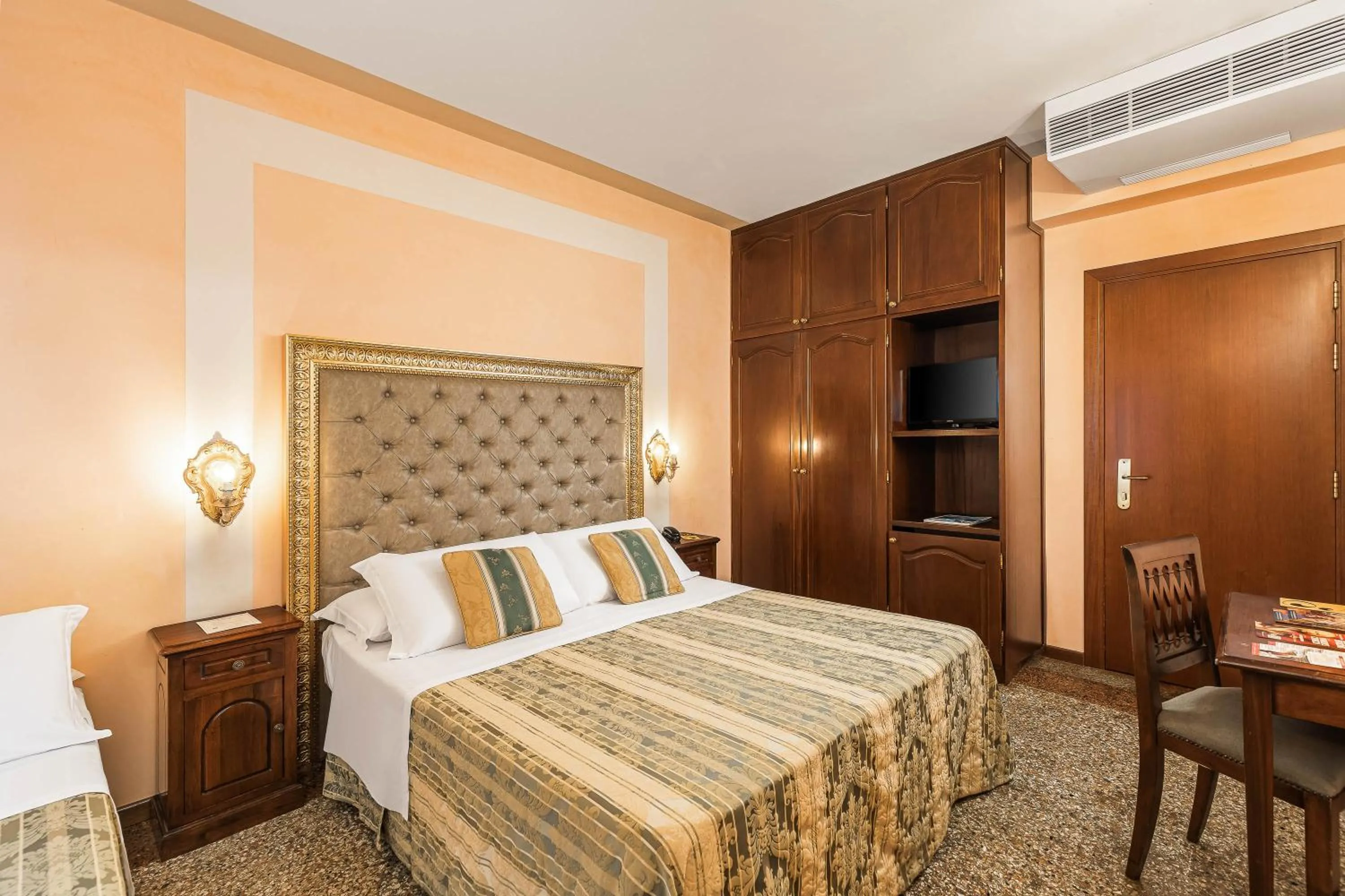 Bed in Hotel Marconi