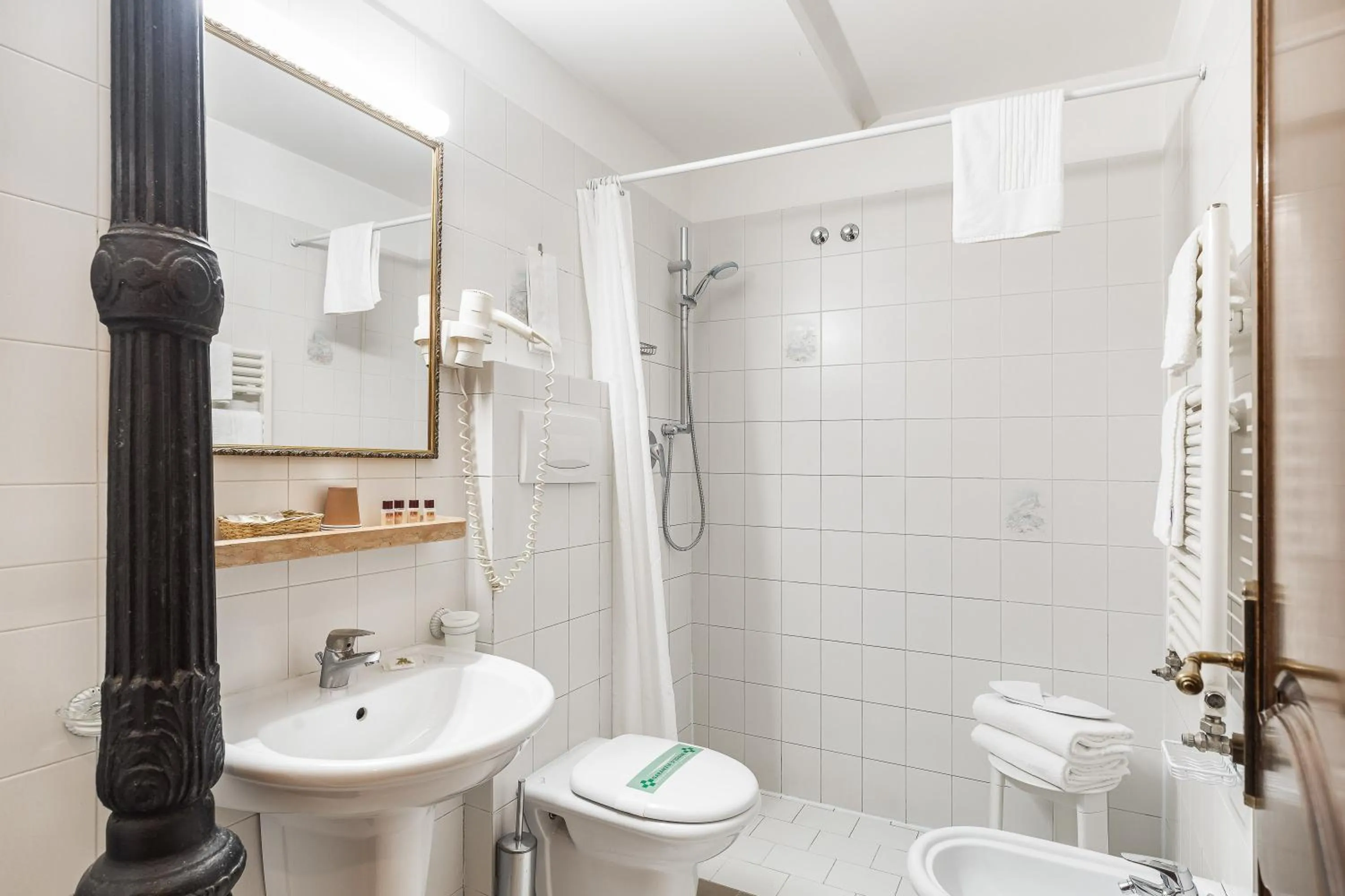 Shower in Hotel Marconi