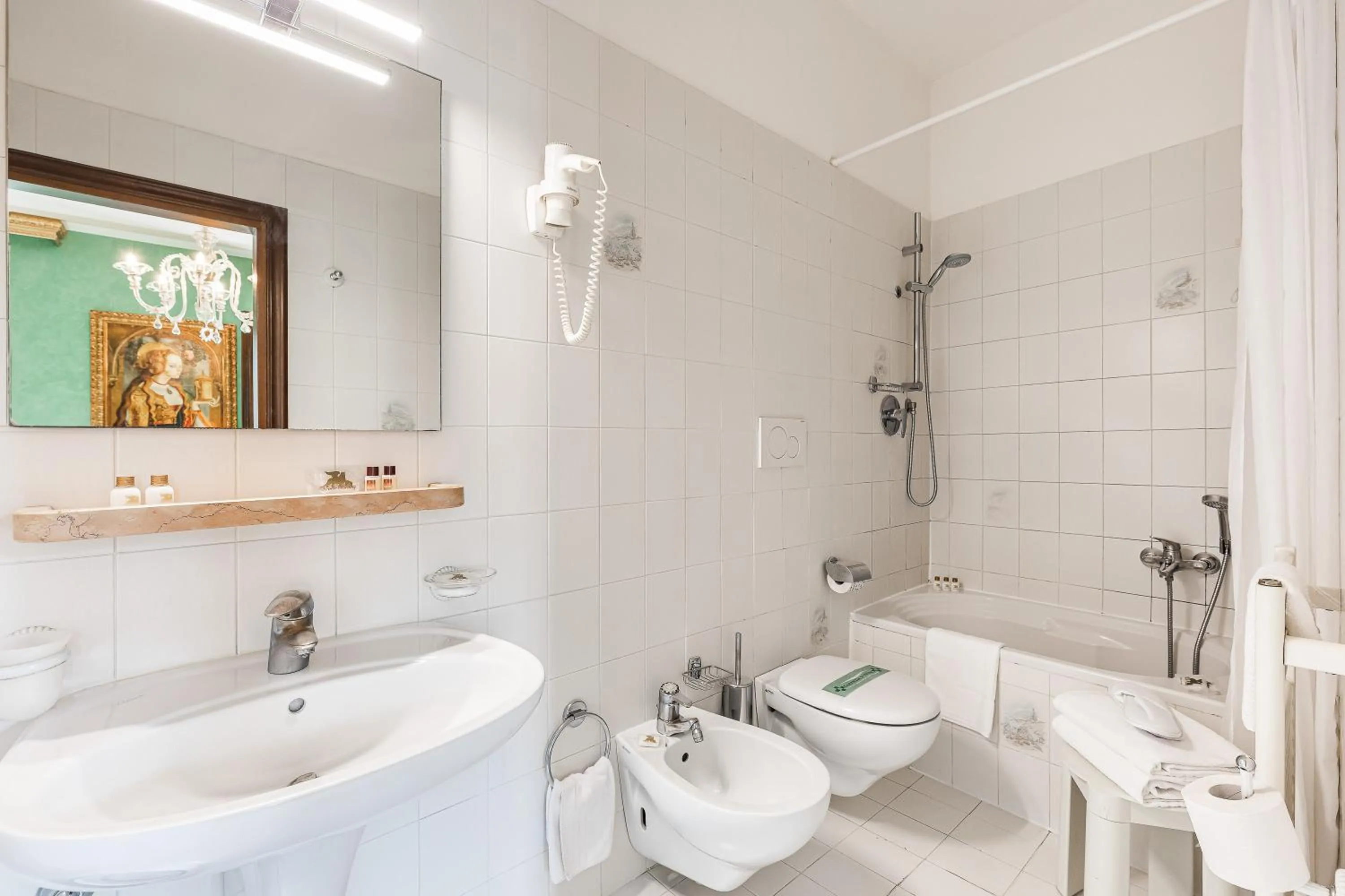 Bathroom in Hotel Marconi