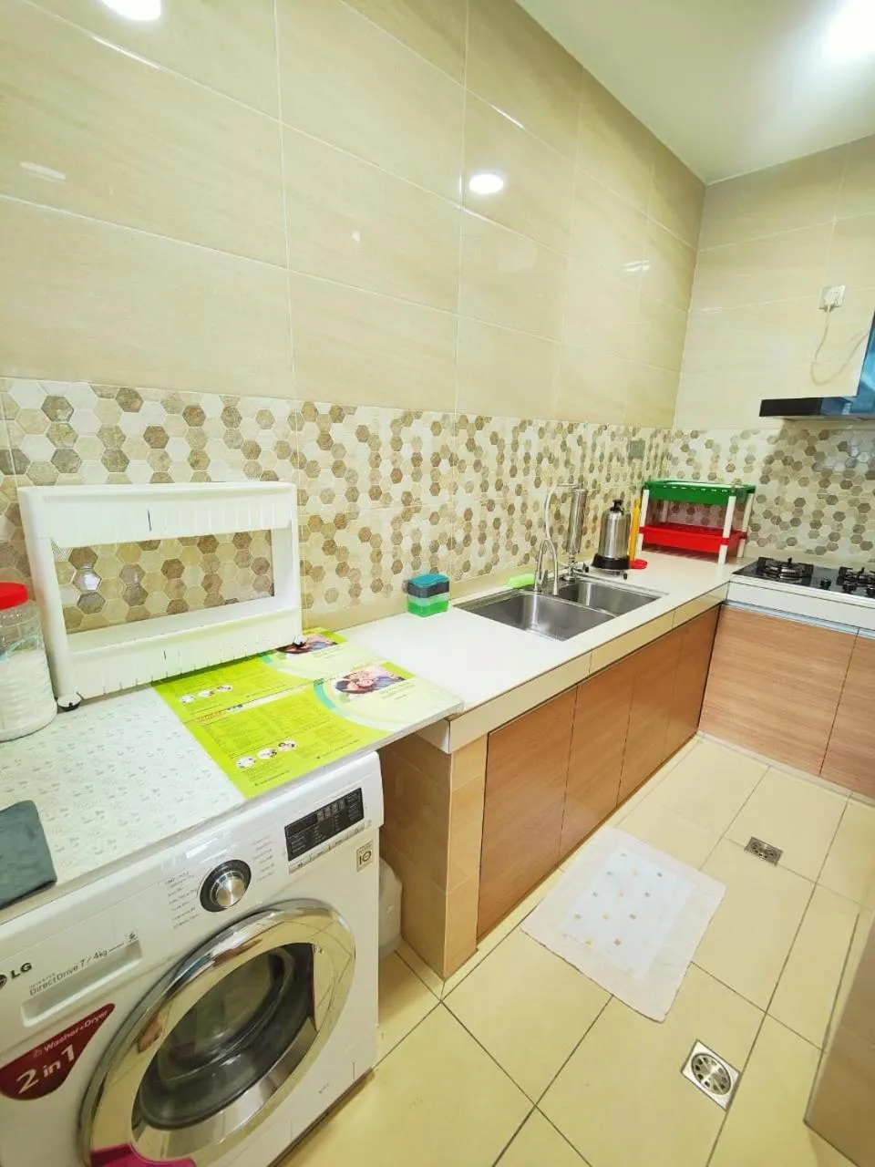 Kitchen or kitchenette in Mari Mari Homestay - IMAGO THE LOFT