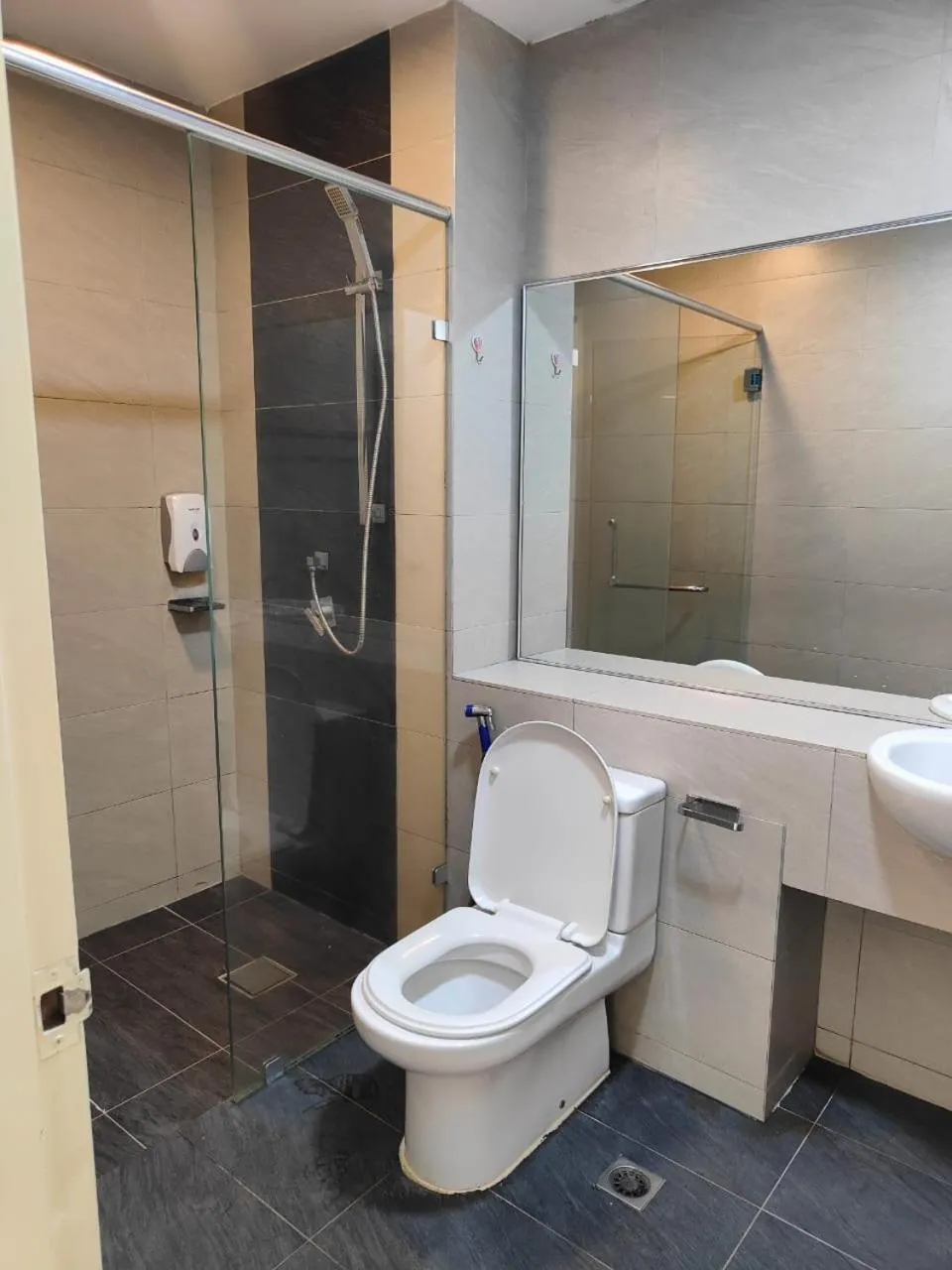 Shower in Mari Mari Homestay - IMAGO THE LOFT