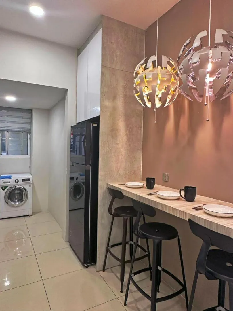 Kitchen or kitchenette in Mari Mari Homestay - IMAGO THE LOFT