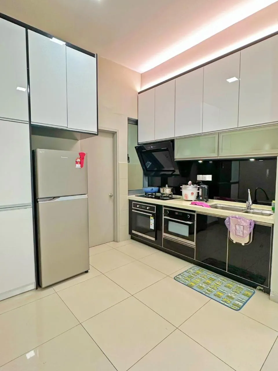 Kitchen or kitchenette in Mari Mari Homestay - IMAGO THE LOFT