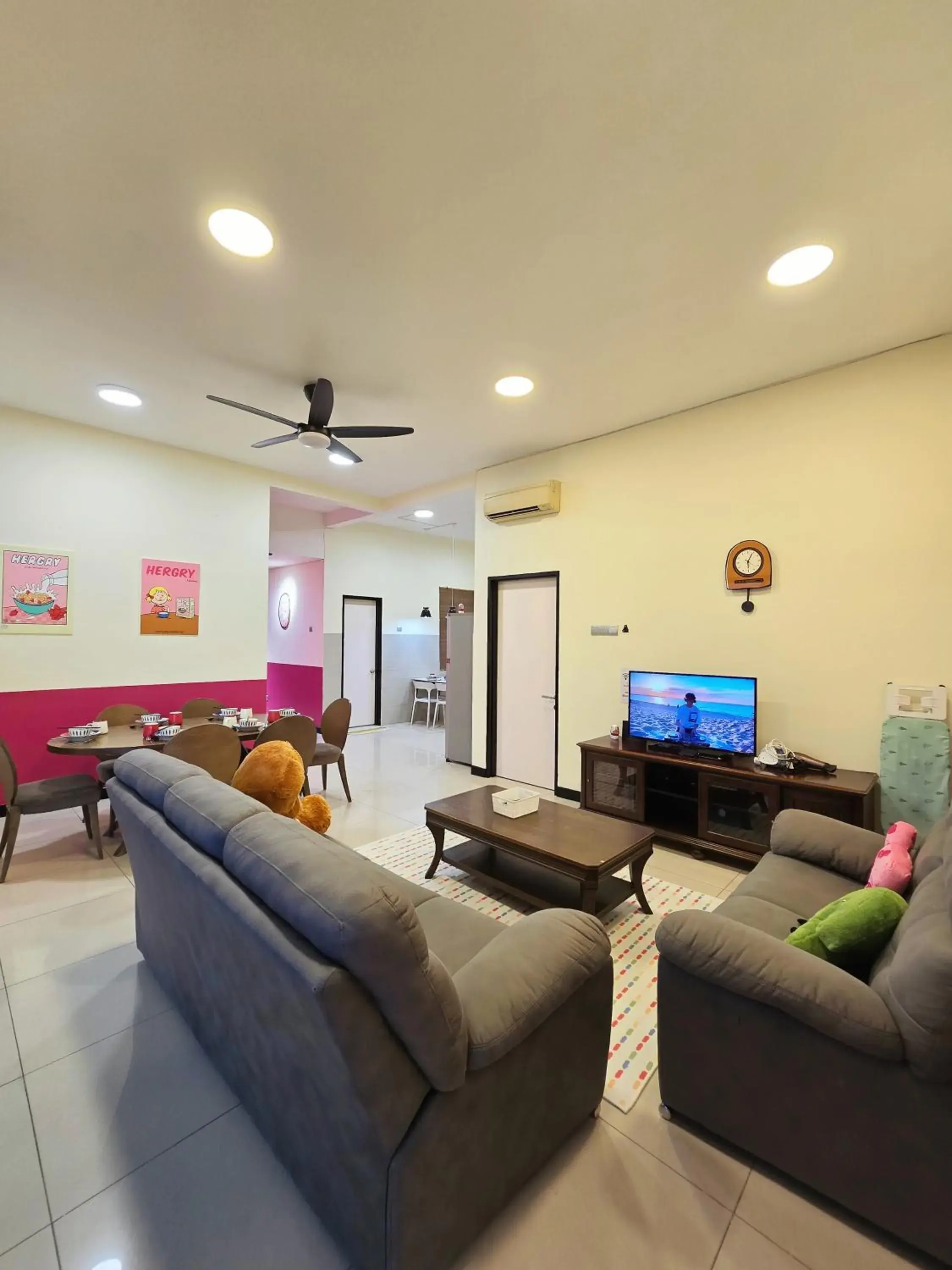 Four-Bedroom Apartment with Balcony in Mari Mari Homestay - IMAGO THE LOFT Four-Bedroom Apartment with Balcony in Mari Mari Homestay - IMAGO THE LOFT