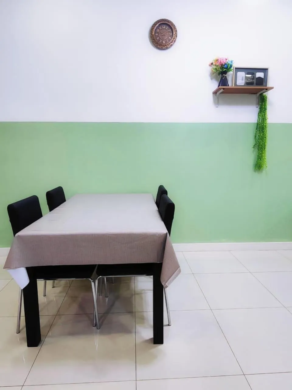 Dining area in Mari Mari Homestay - IMAGO THE LOFT