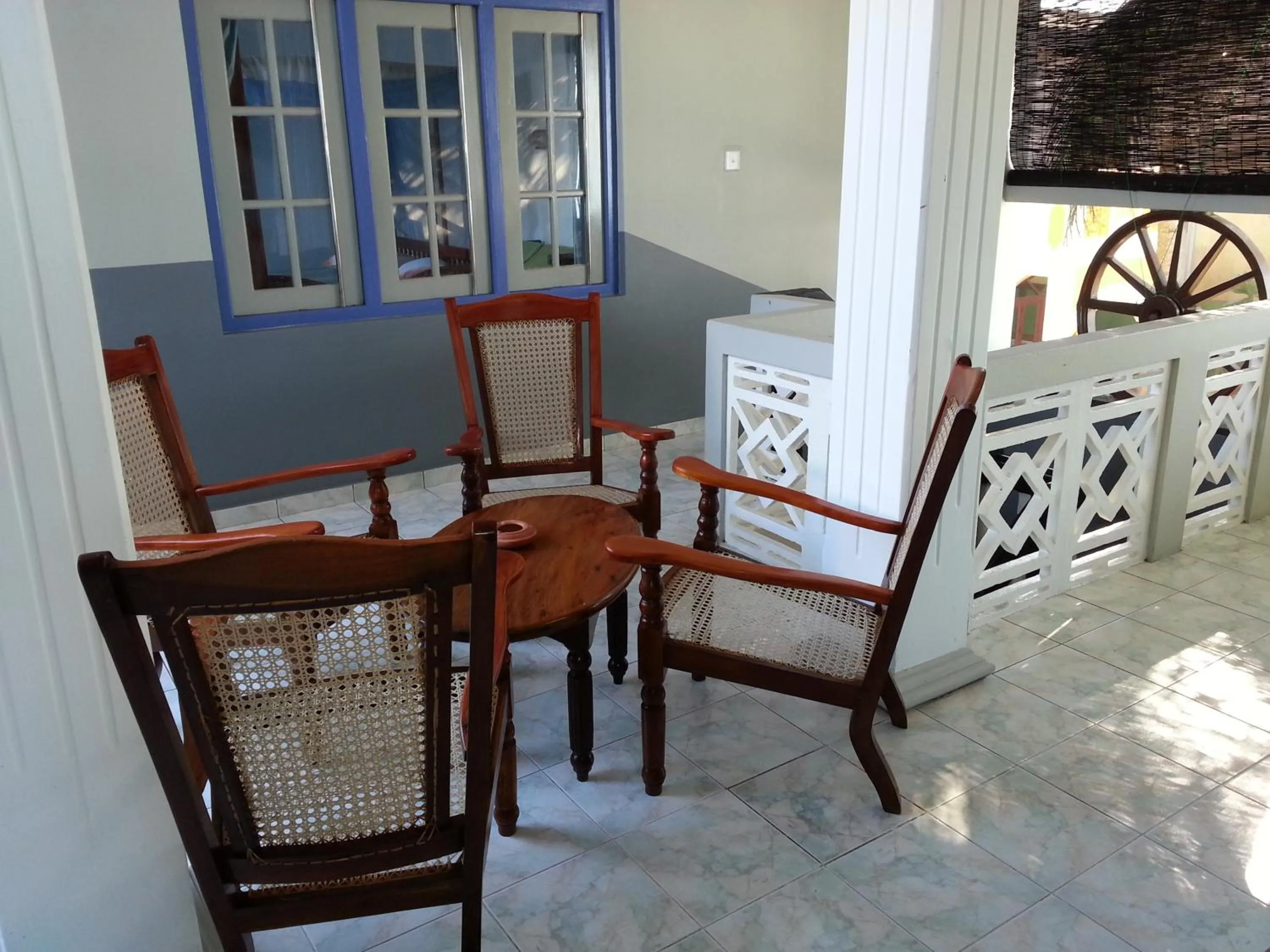 Communal lounge/ TV room in Main Reef Guest House