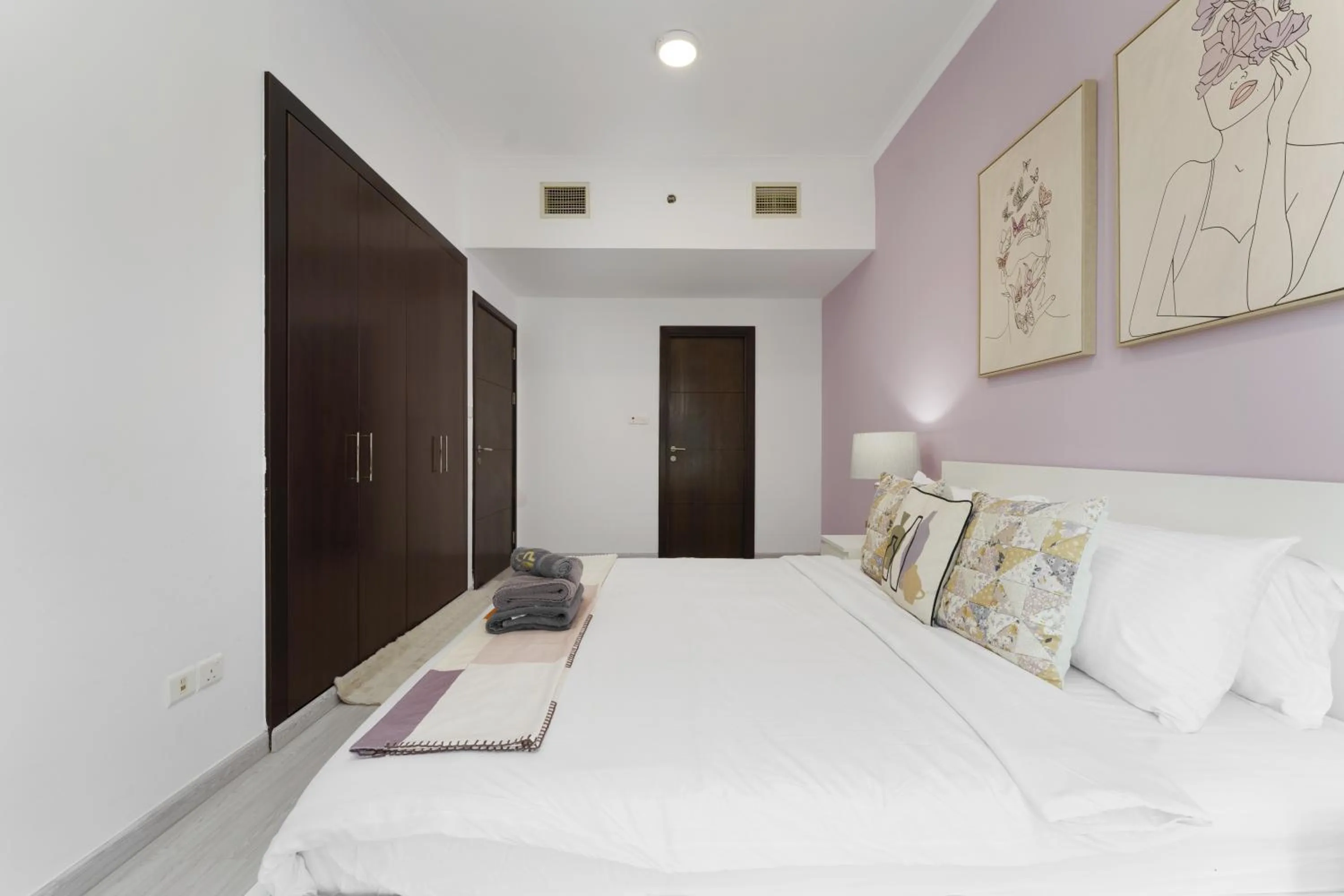 Bedroom, Bed in Marco Polo - Your luxurious high-floor escape in Dubai Marina
