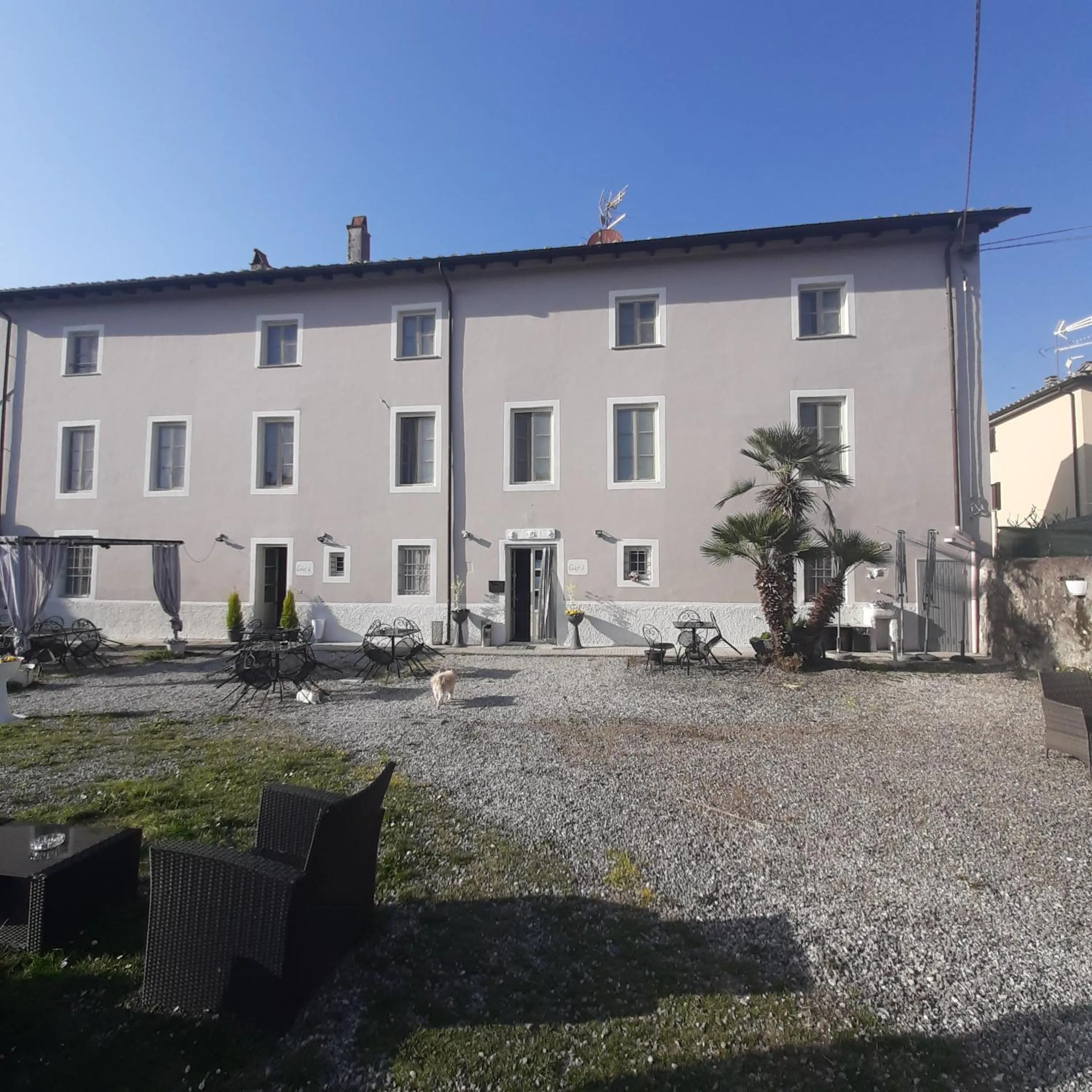 Facade/entrance in B&B Principe Calaf 3