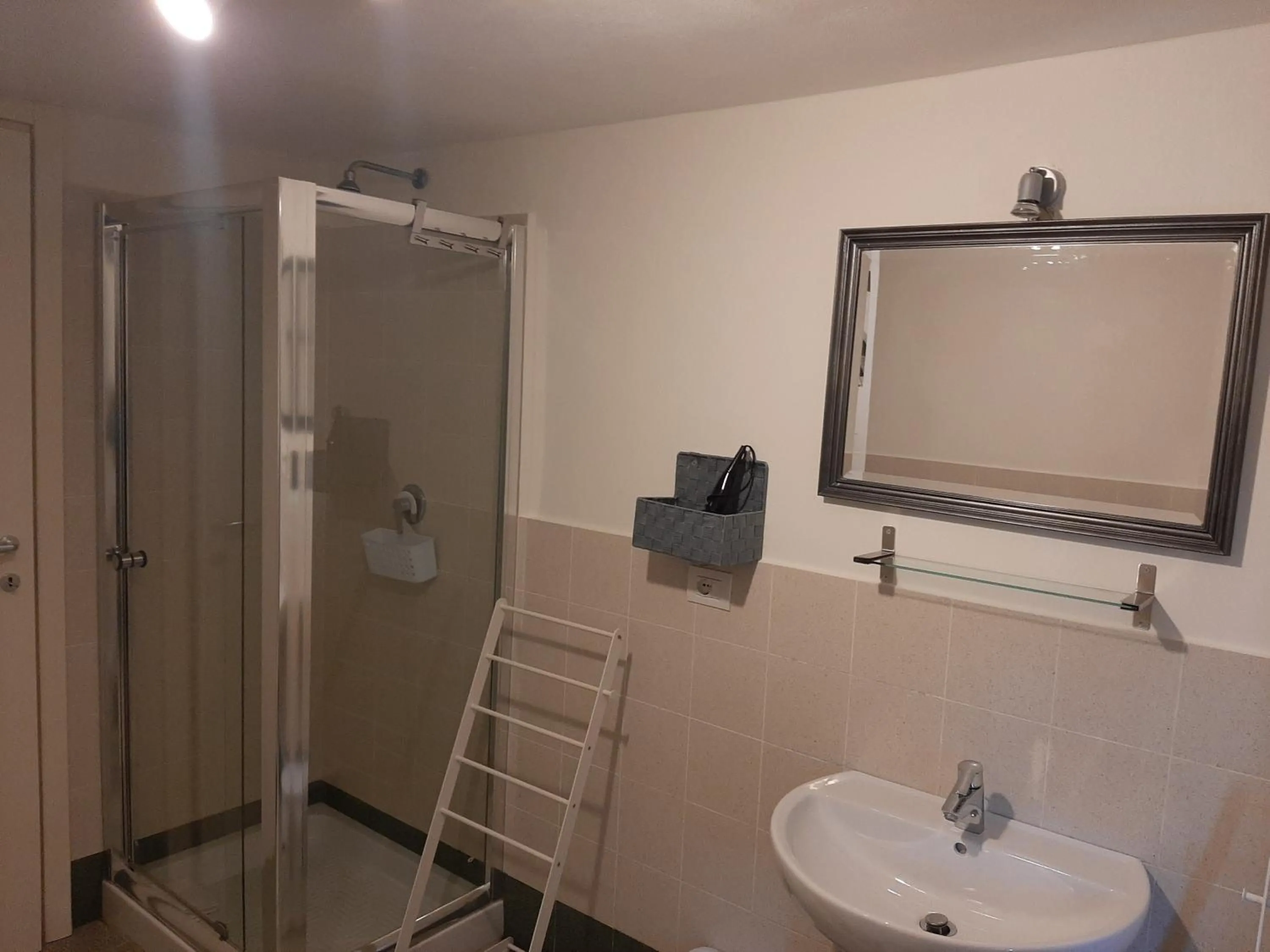 Bathroom in B&B Principe Calaf 3