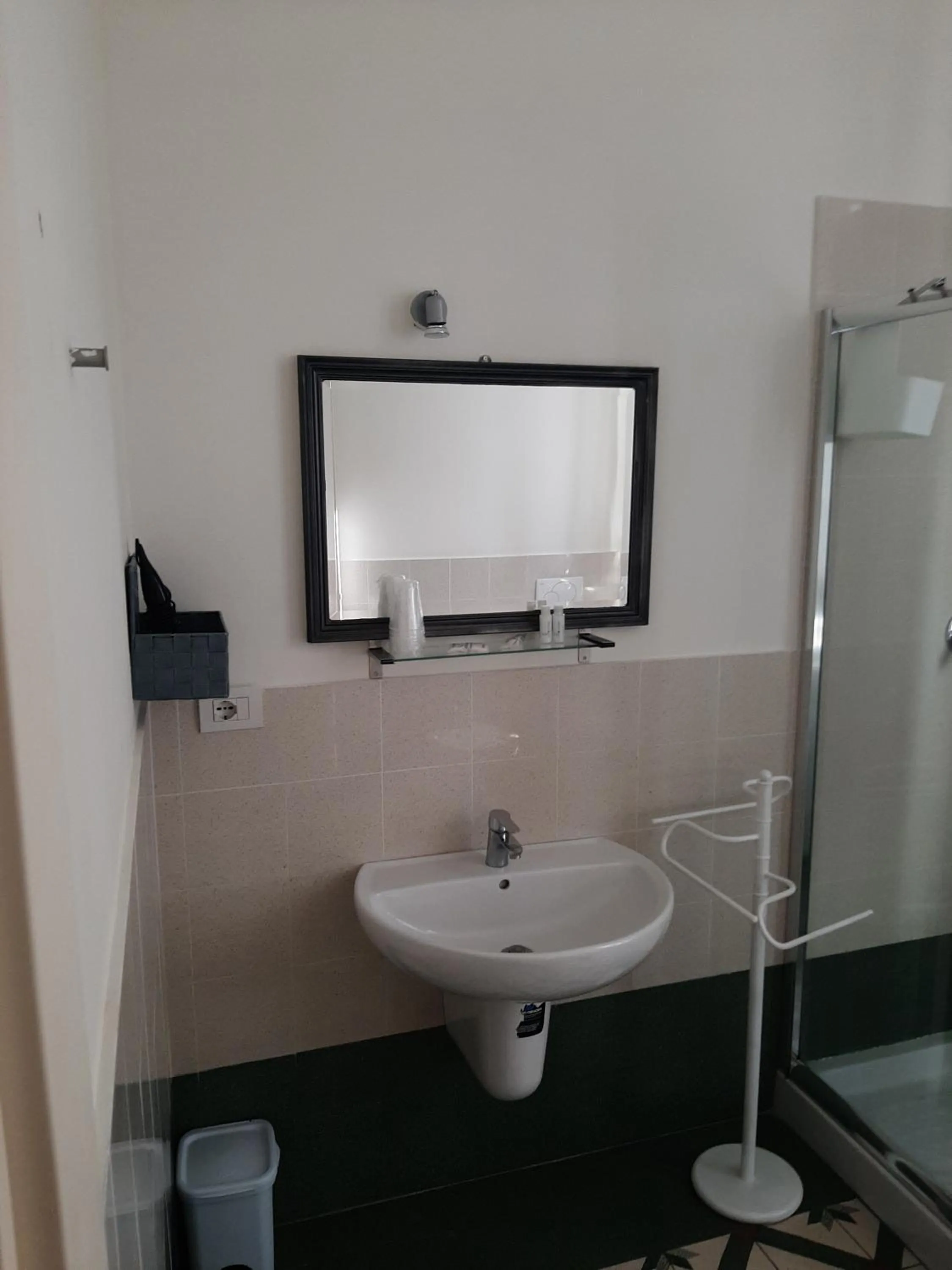 Bathroom in B&B Principe Calaf 3