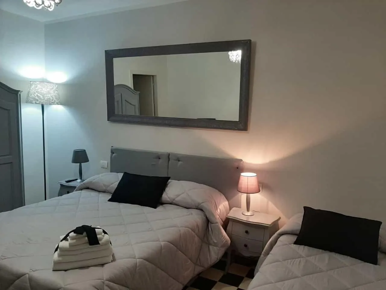 Photo of the whole room, Bed in B&B Principe Calaf 3