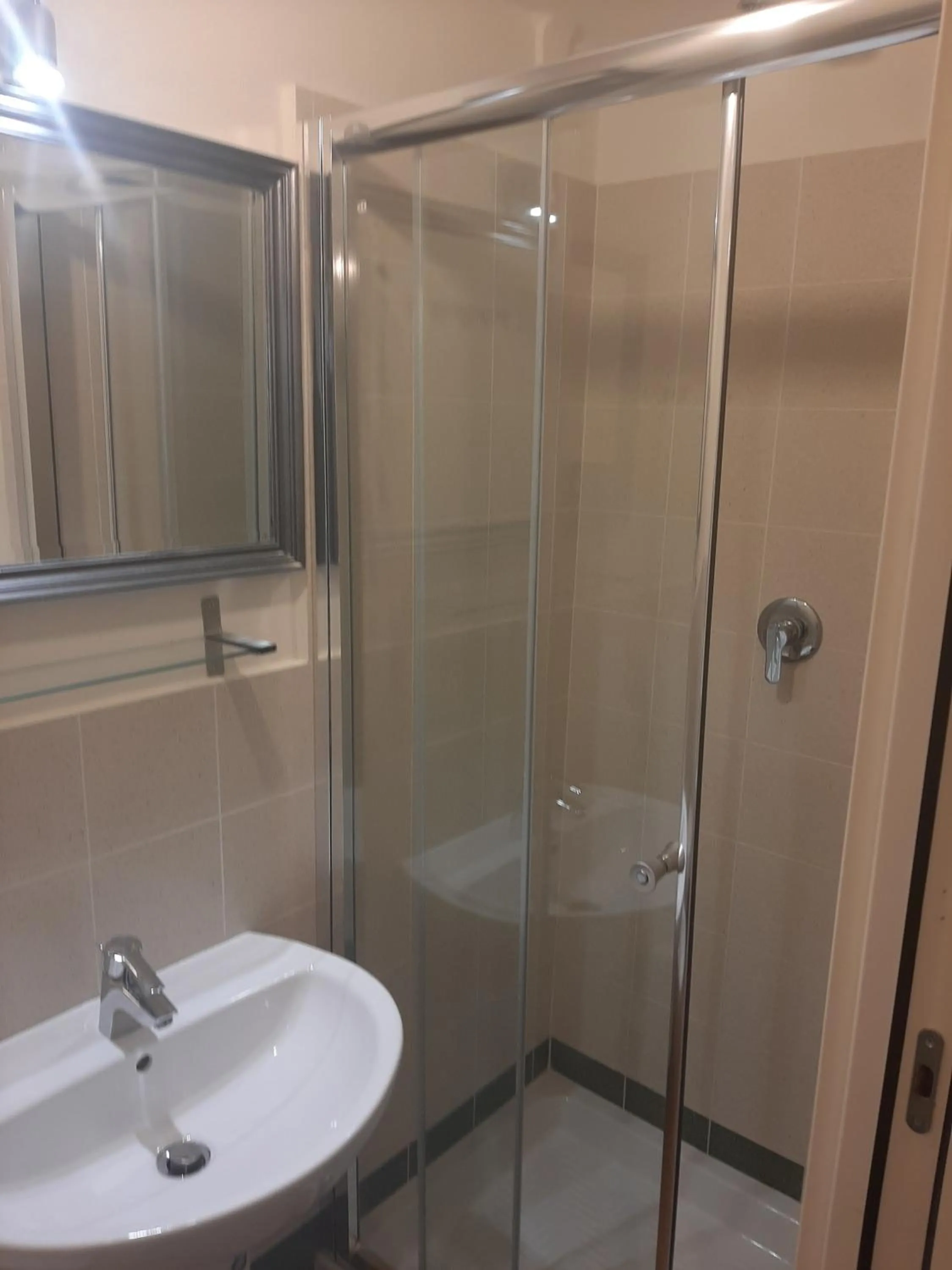 Bathroom in B&B Principe Calaf 3