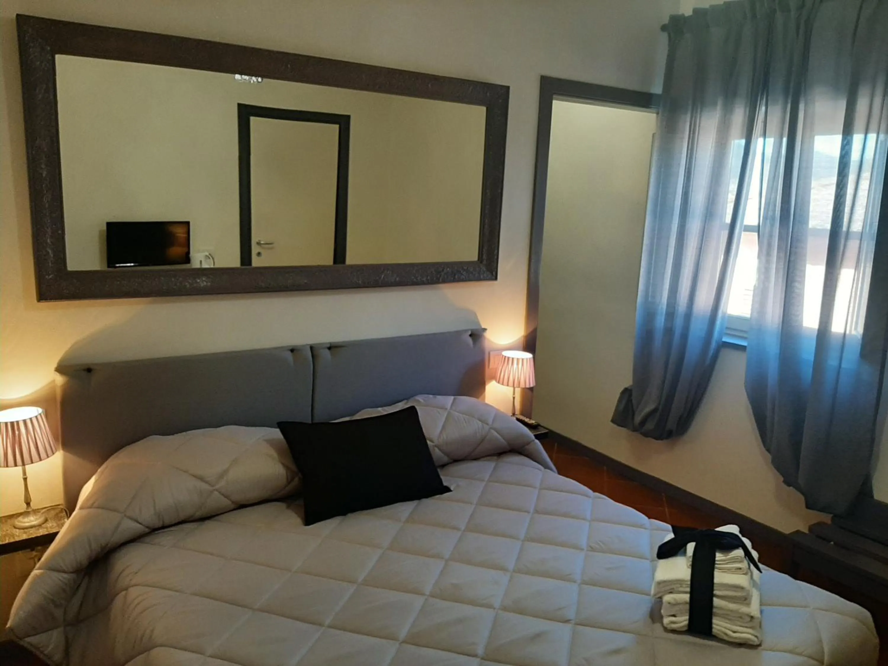 Photo of the whole room, Bed in B&B Principe Calaf 3