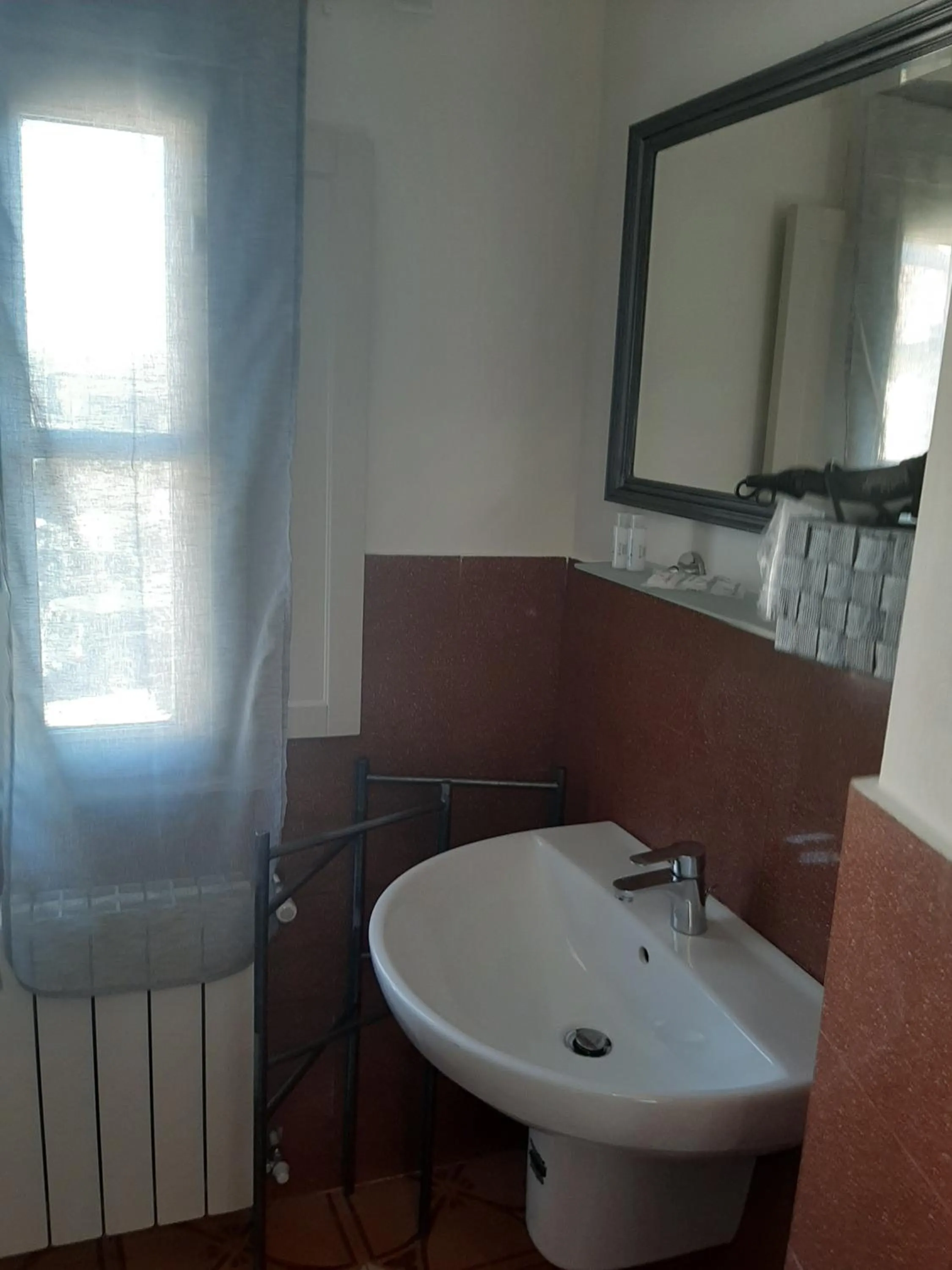 Bathroom in B&B Principe Calaf 3