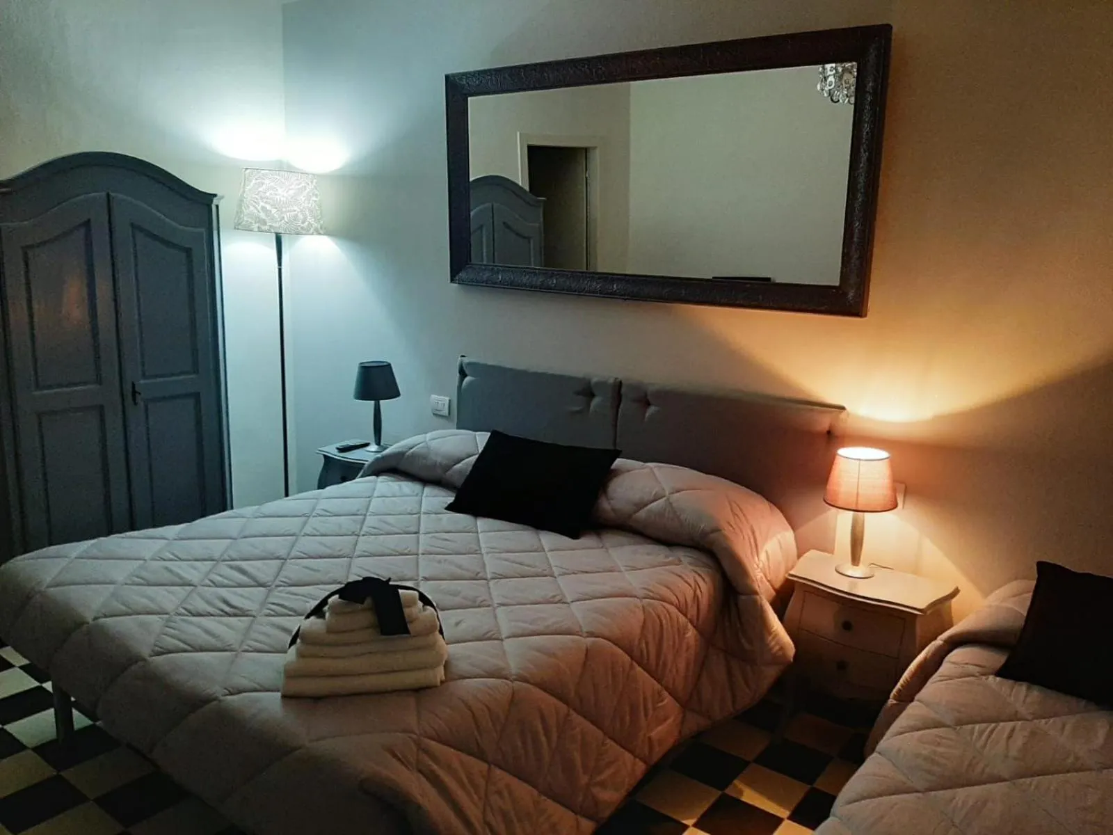 Photo of the whole room, Bed in B&B Principe Calaf 3