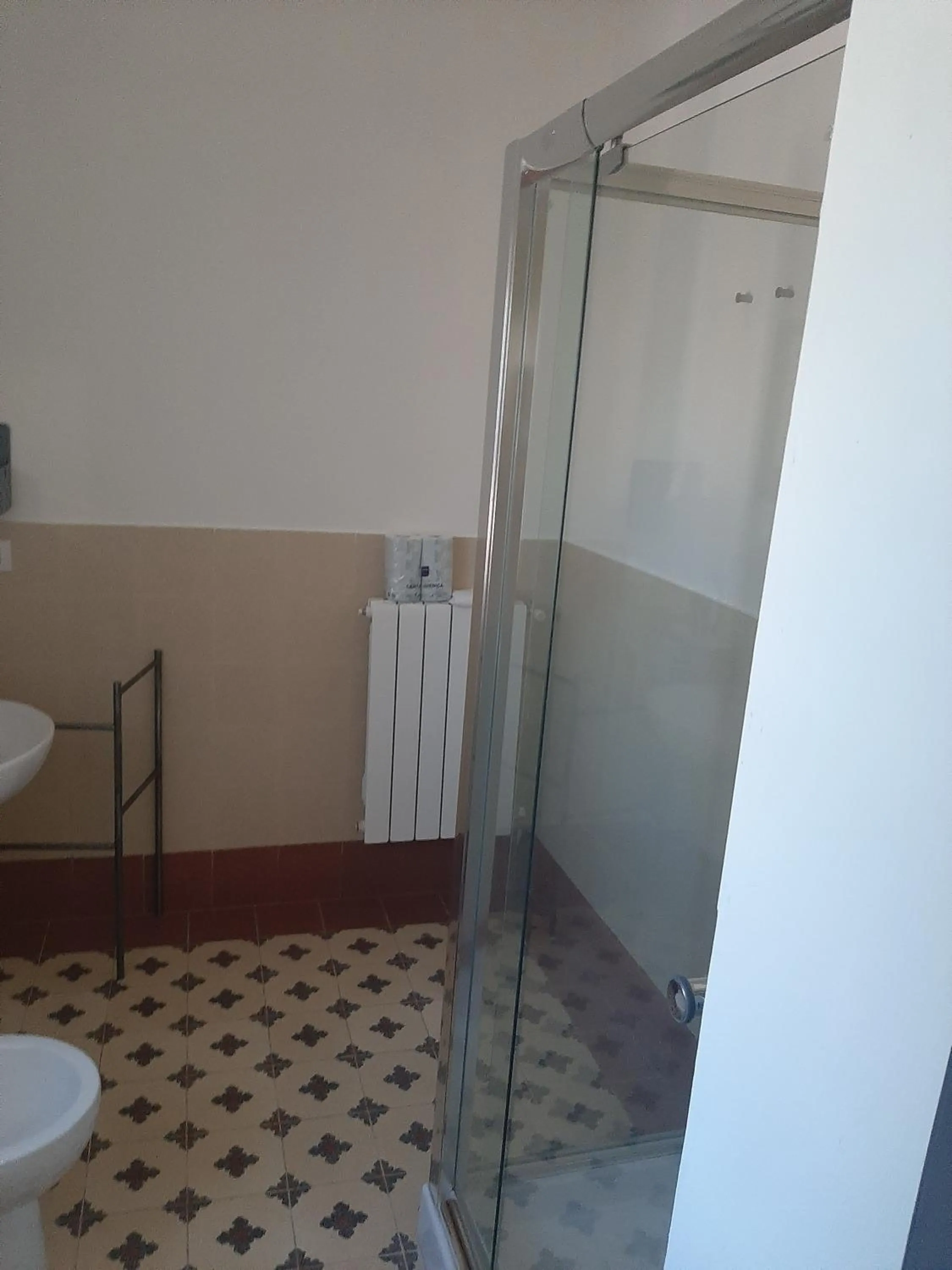 Bathroom in B&B Principe Calaf 3