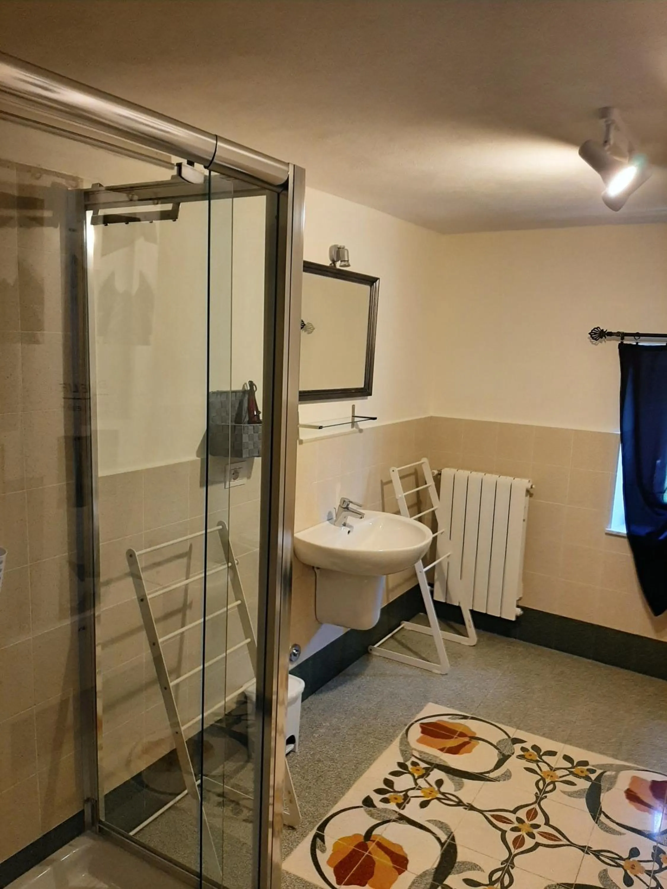 Bathroom in B&B Principe Calaf 3