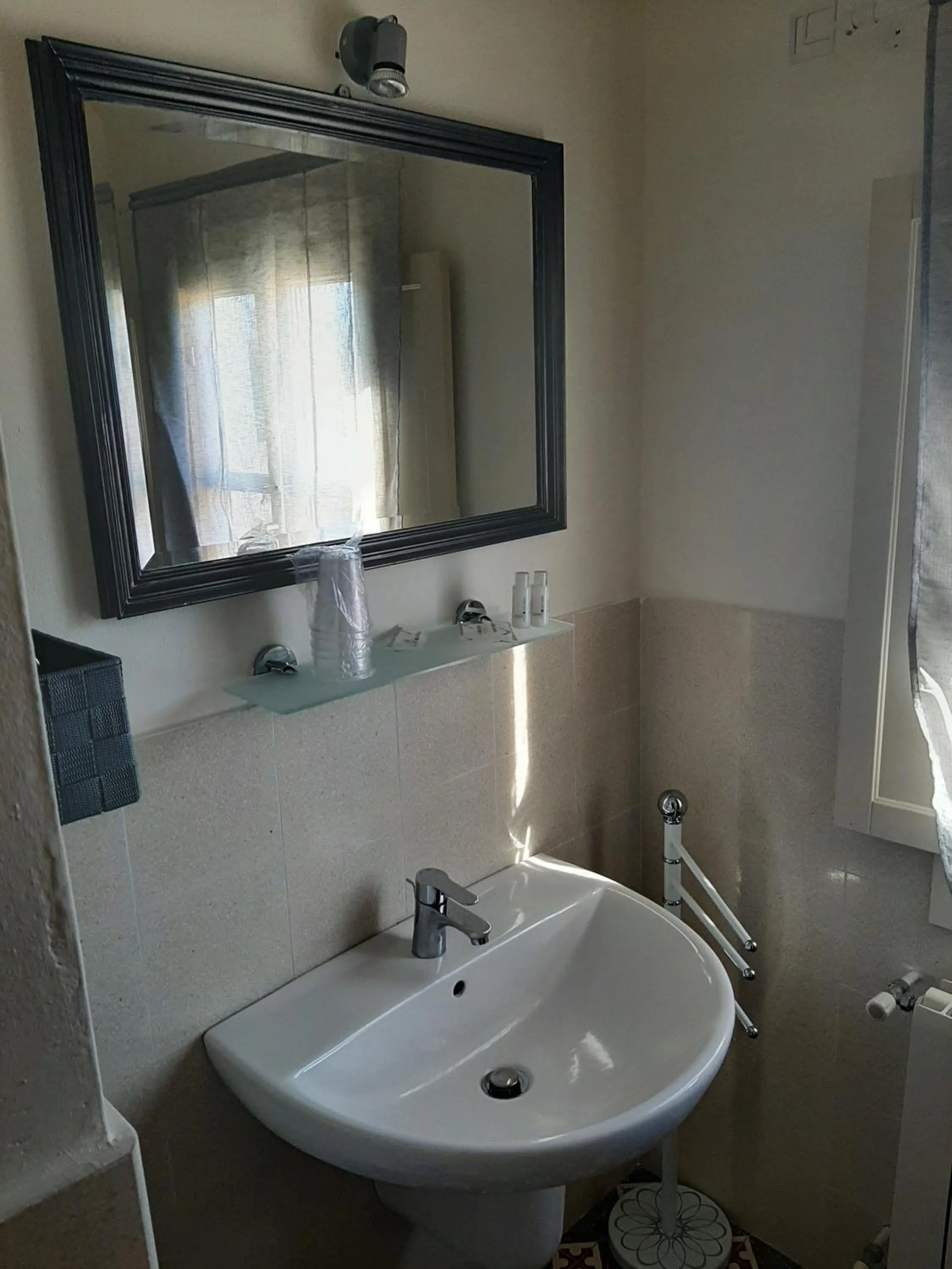 Bathroom in B&B Principe Calaf 3