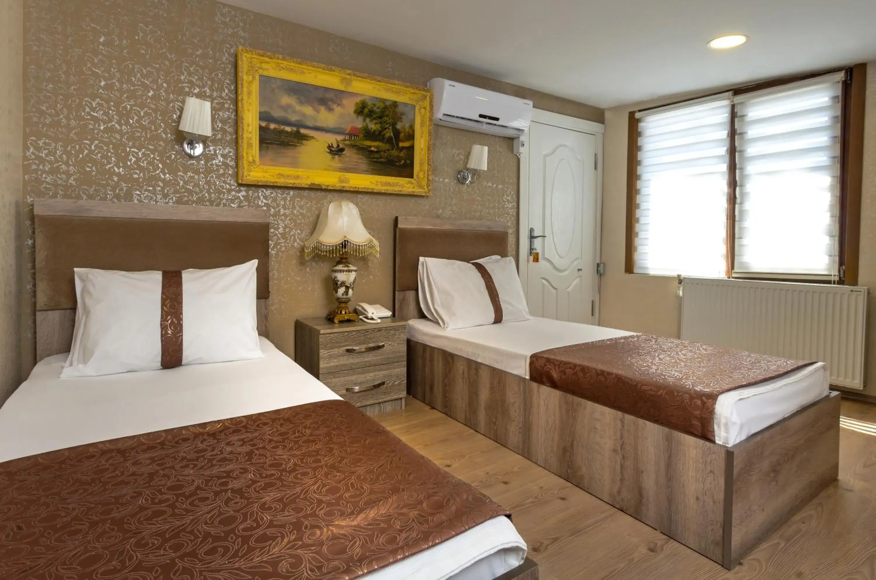 Budget Double or Twin Room in Carvan HOTEL Budget Double or Twin Room in Carvan HOTEL