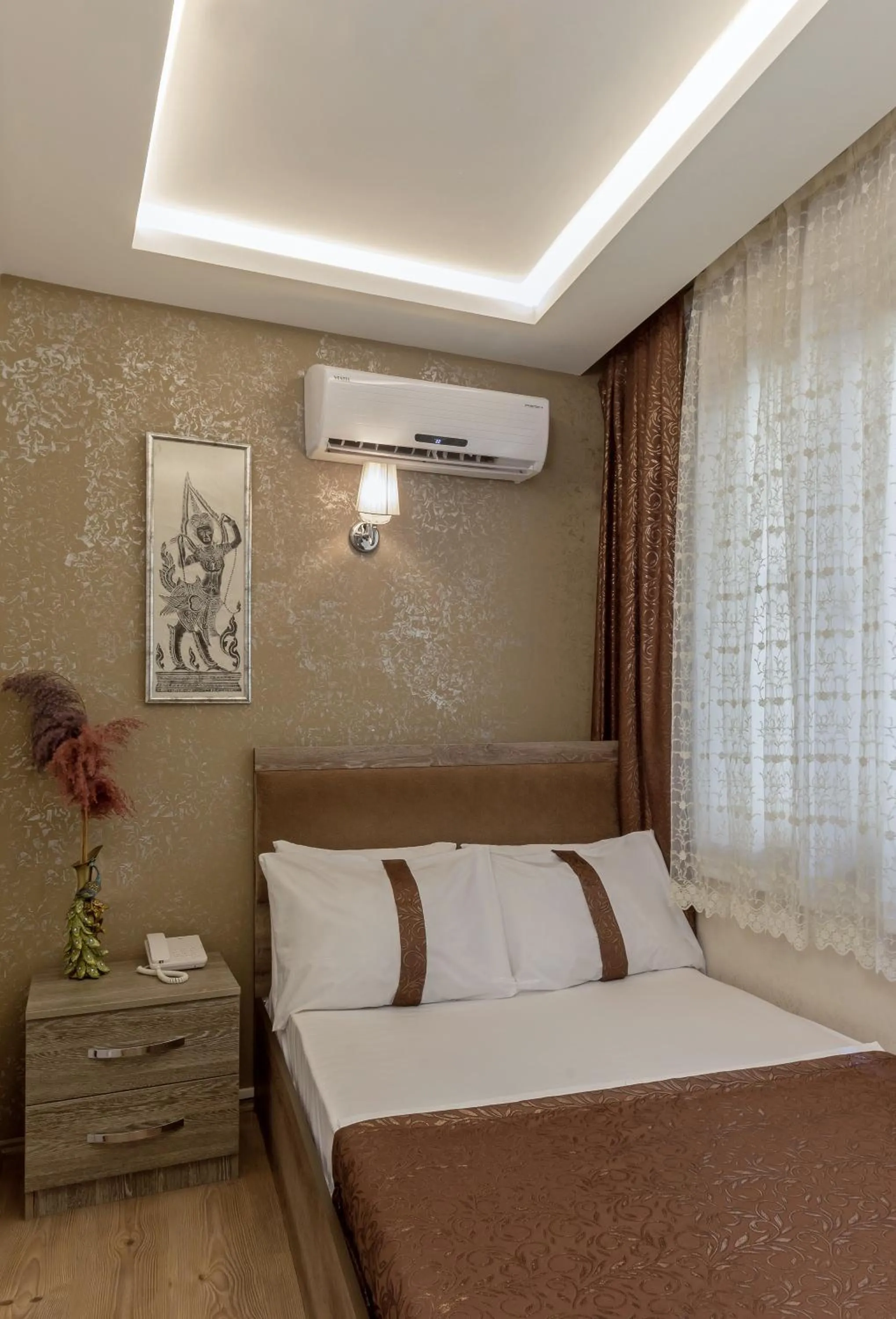 Photo of the whole room, Bed in Carvan HOTEL