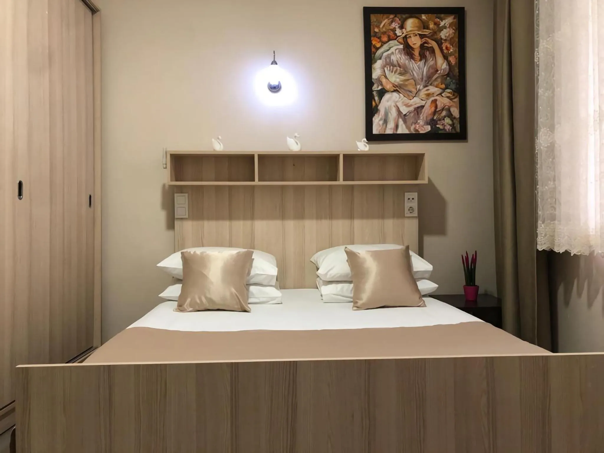 Photo of the whole room, Bed in Carvan HOTEL