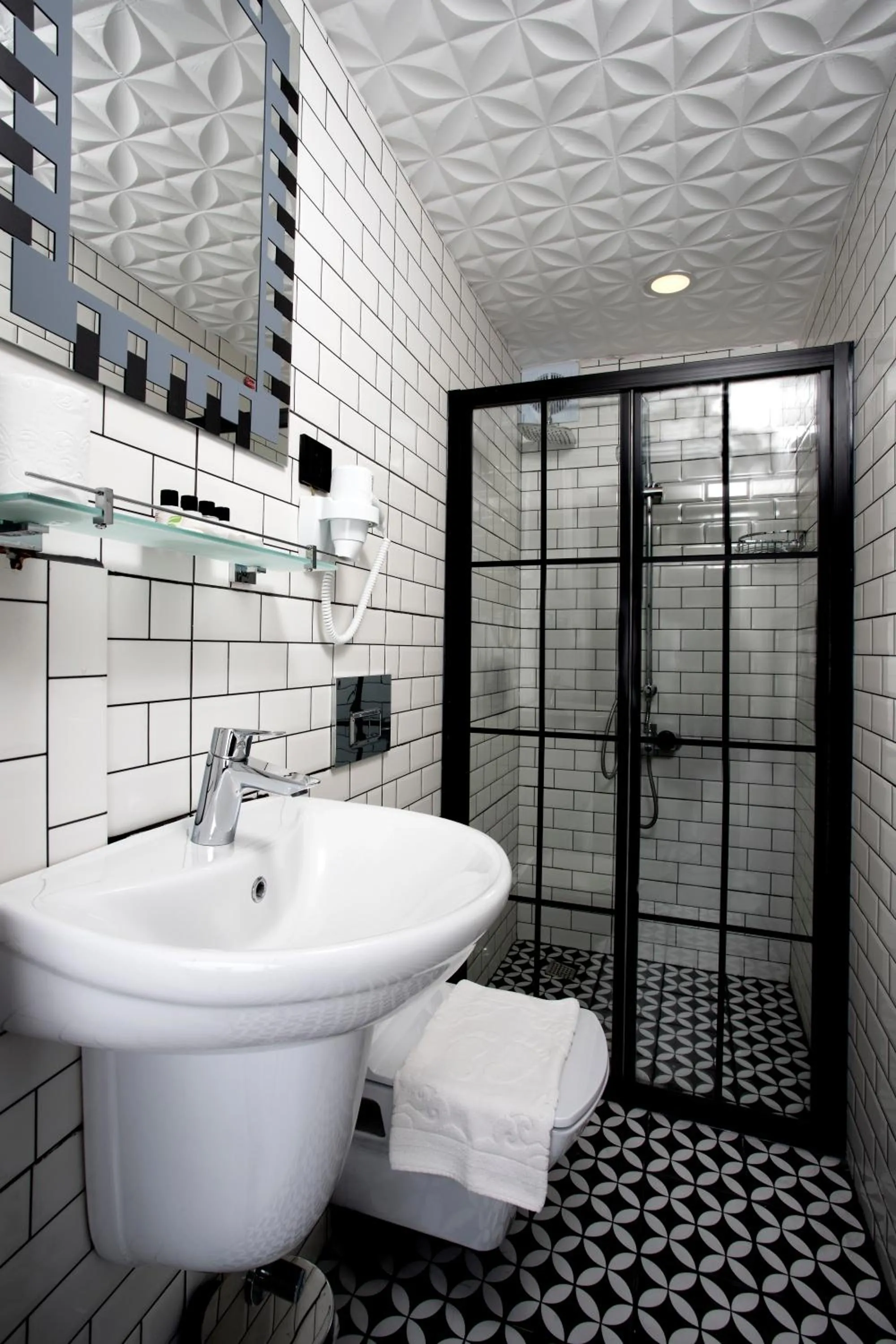 Toilet in Carvan HOTEL