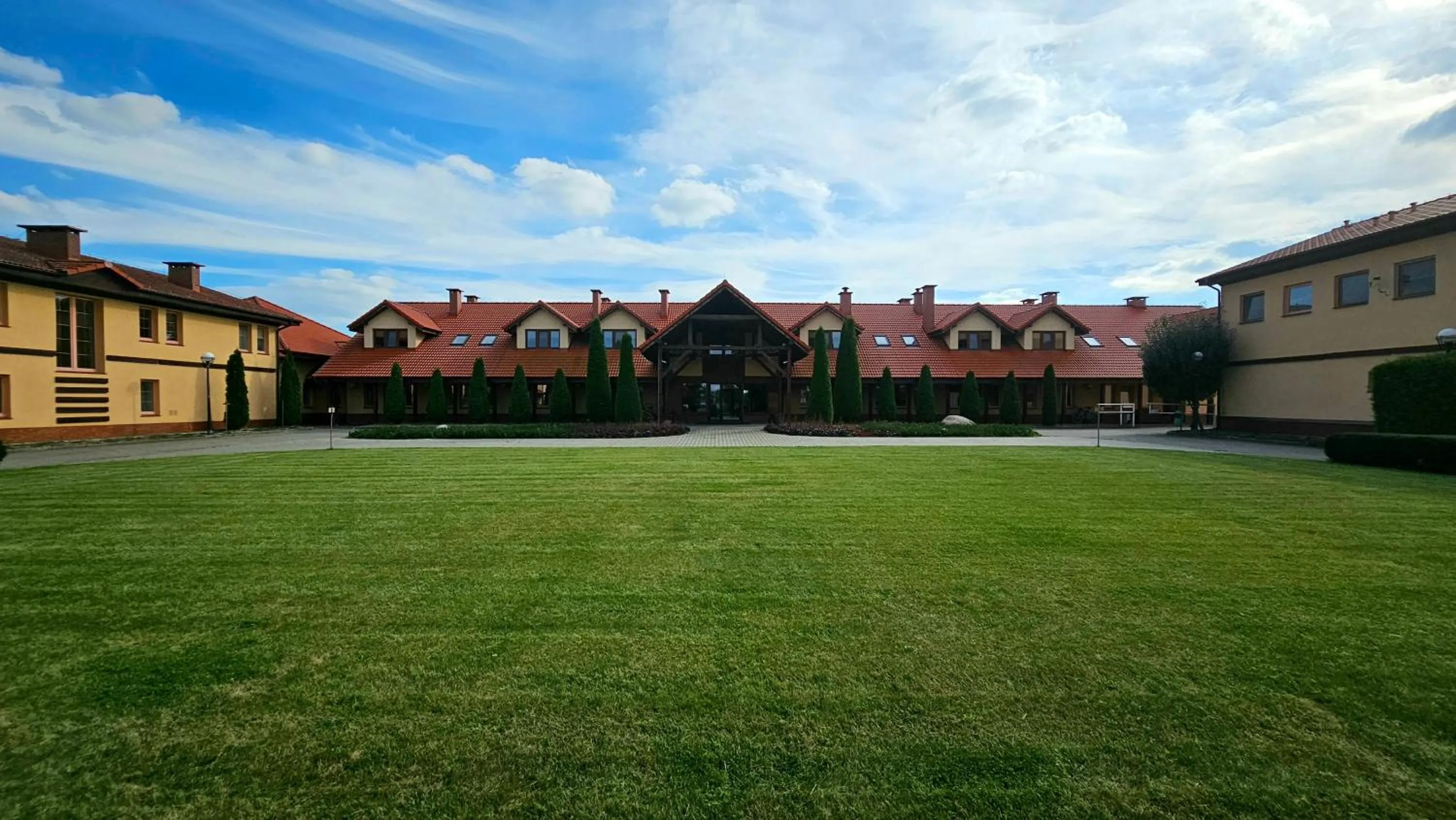 Facade/entrance in Hotel Sypniewo