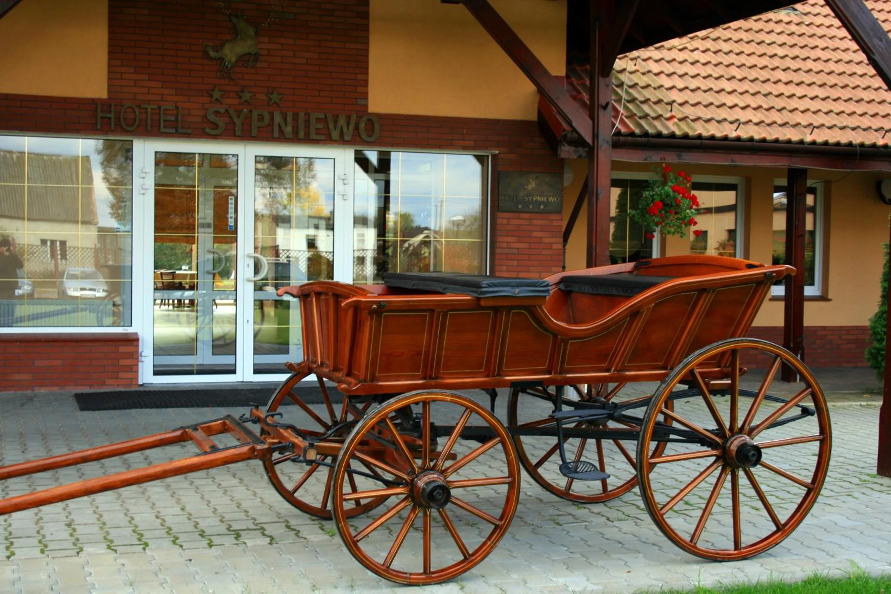 Facade/entrance in Hotel Sypniewo