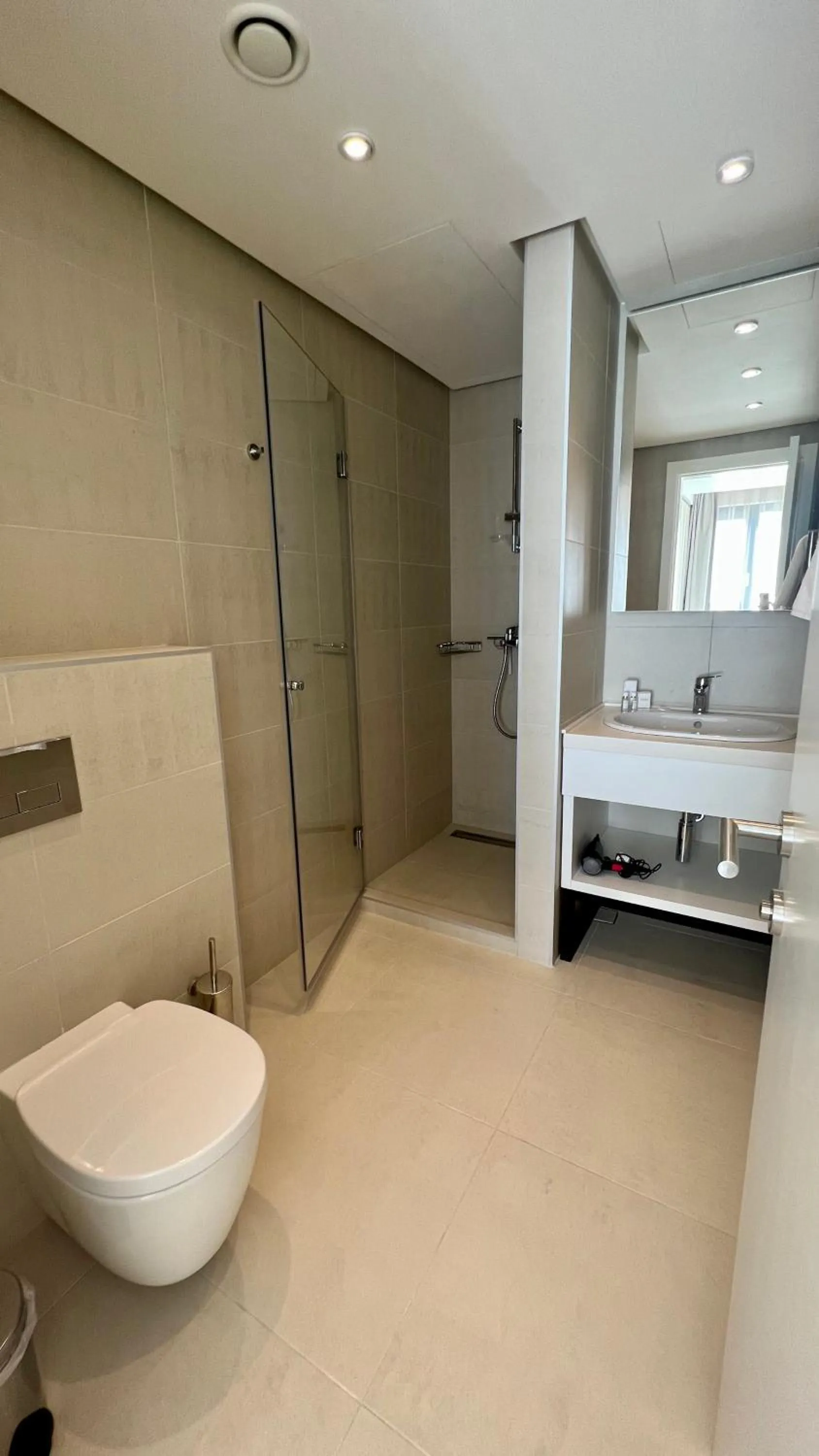 Shower in Sunraf Luxe Apartments