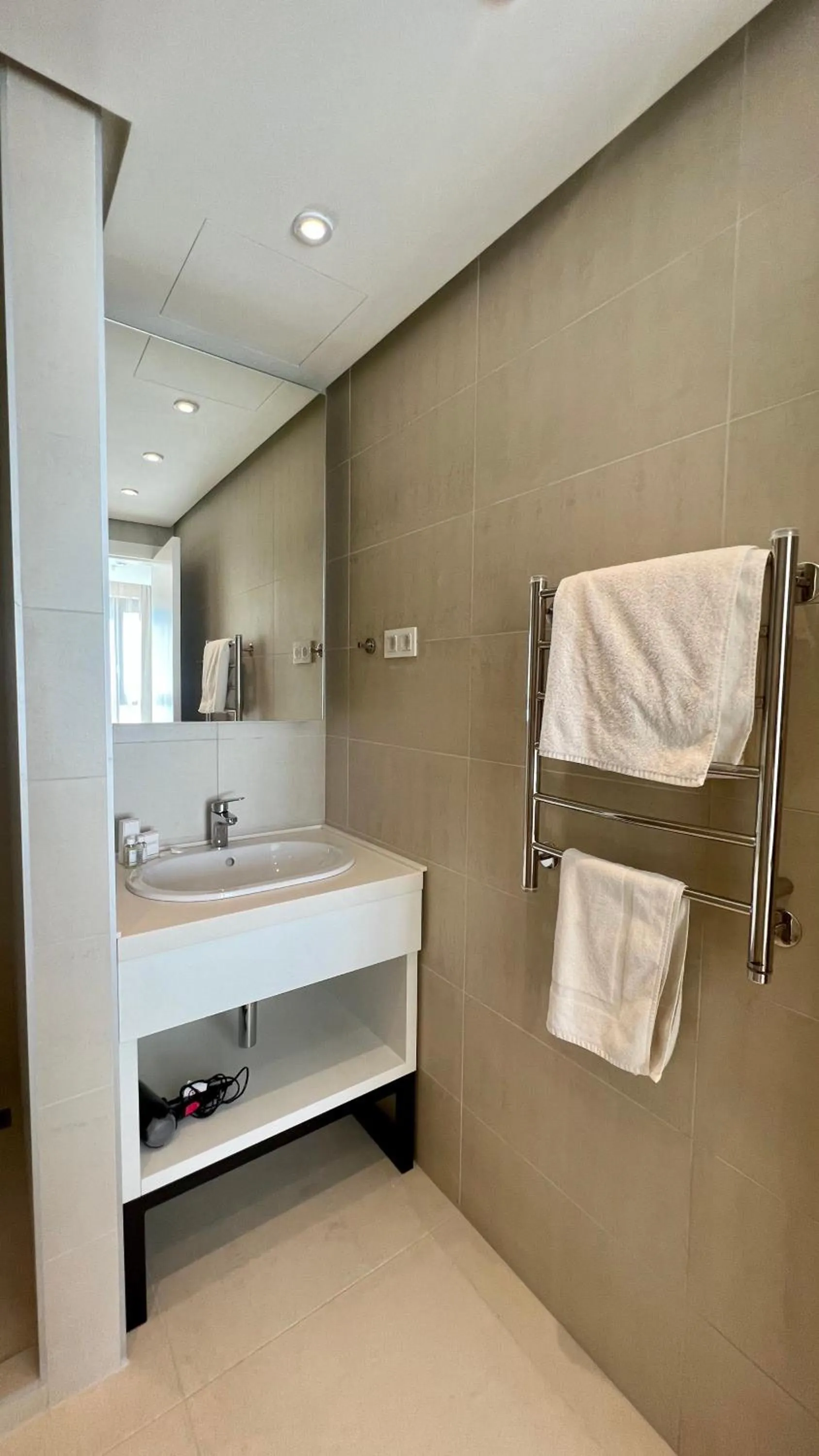 Bathroom in Sunraf Luxe Apartments