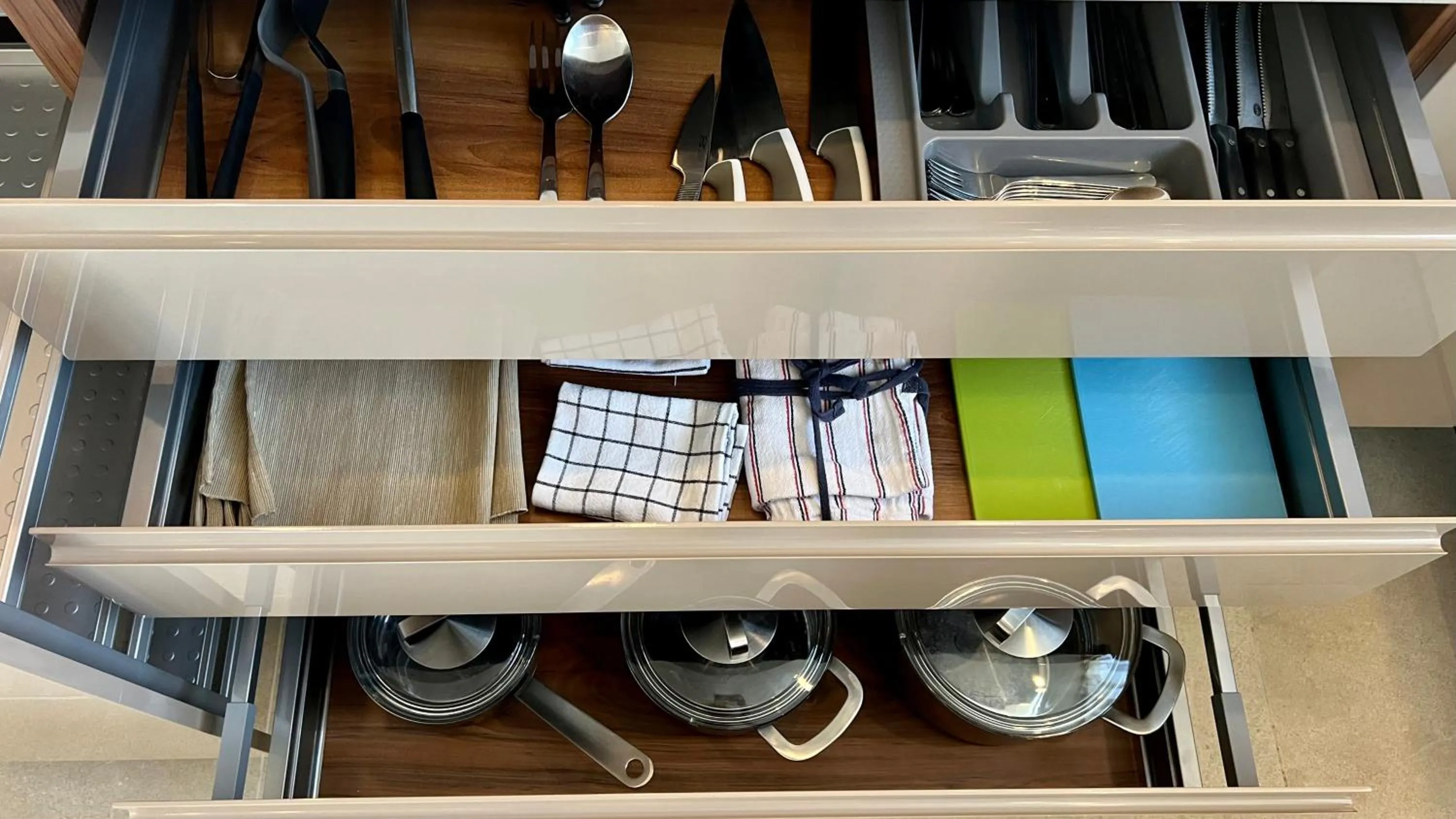 Kitchen or kitchenette in Sunraf Luxe Apartments