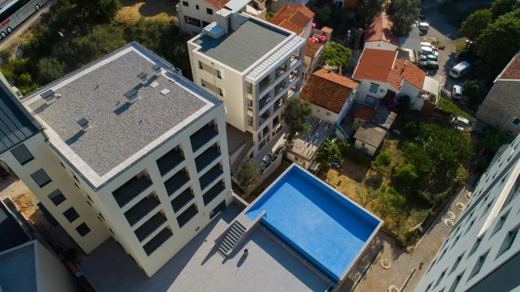 Swimming pool in Sunraf Luxe Apartments