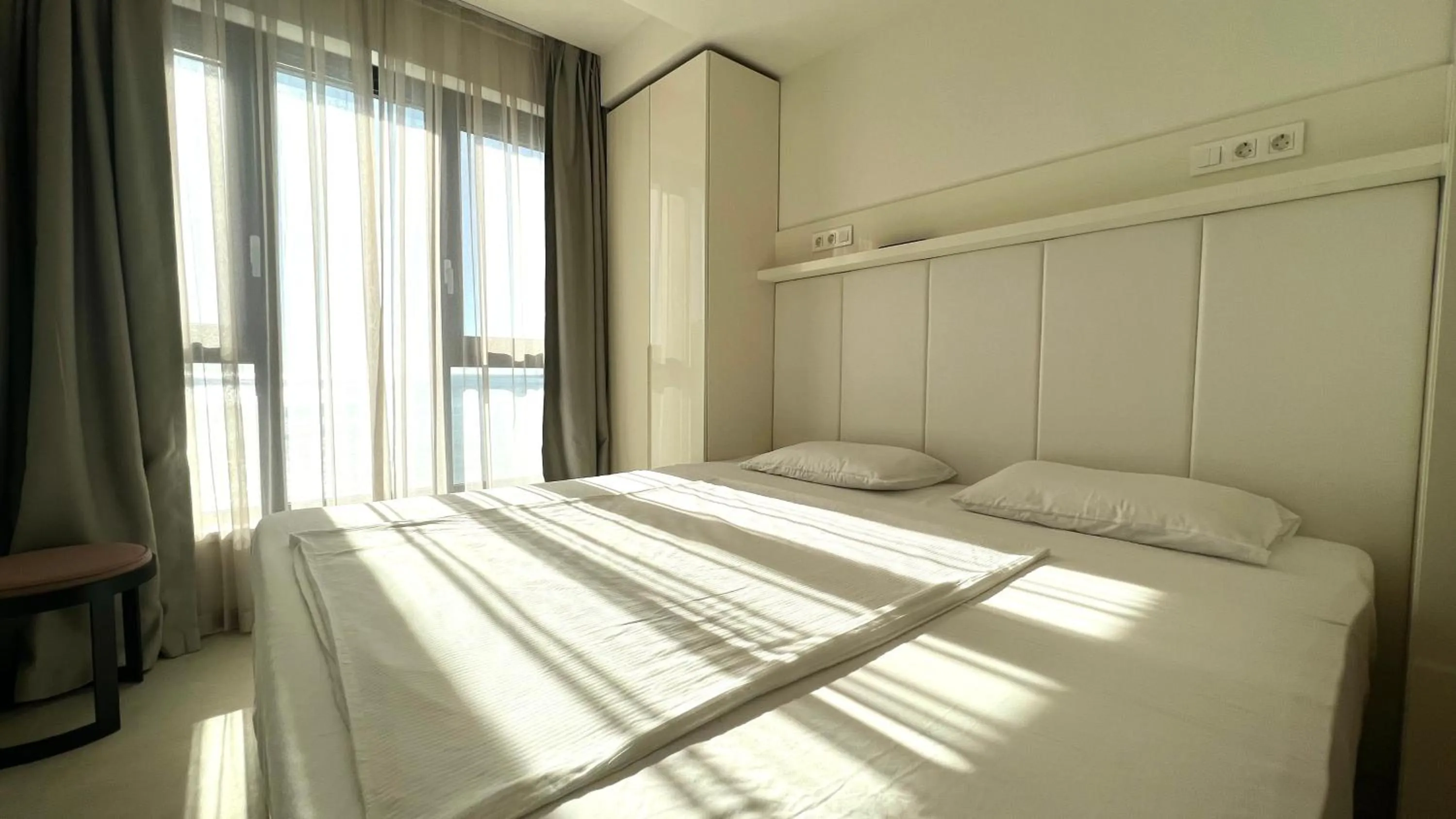 Bedroom, Bed in Sunraf Luxe Apartments