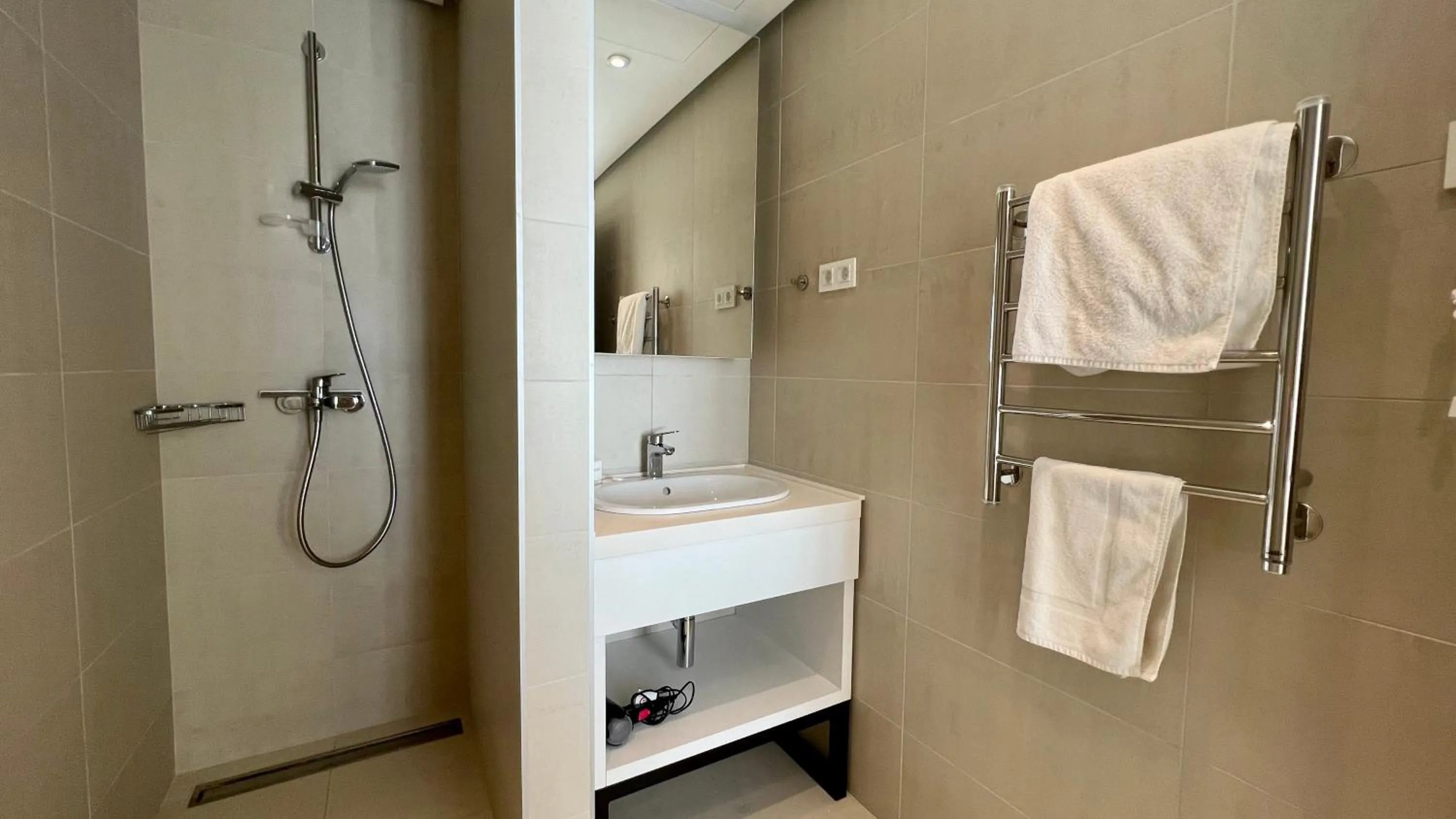 Bathroom in Sunraf Luxe Apartments
