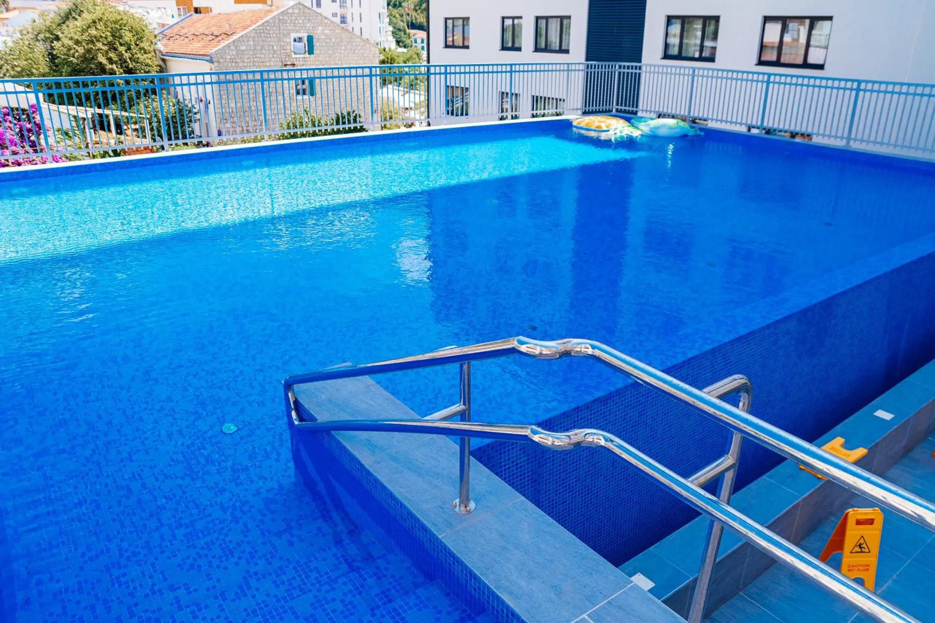 Swimming pool in Sunraf Luxe Apartments Swimming pool in Sunraf Luxe Apartments
