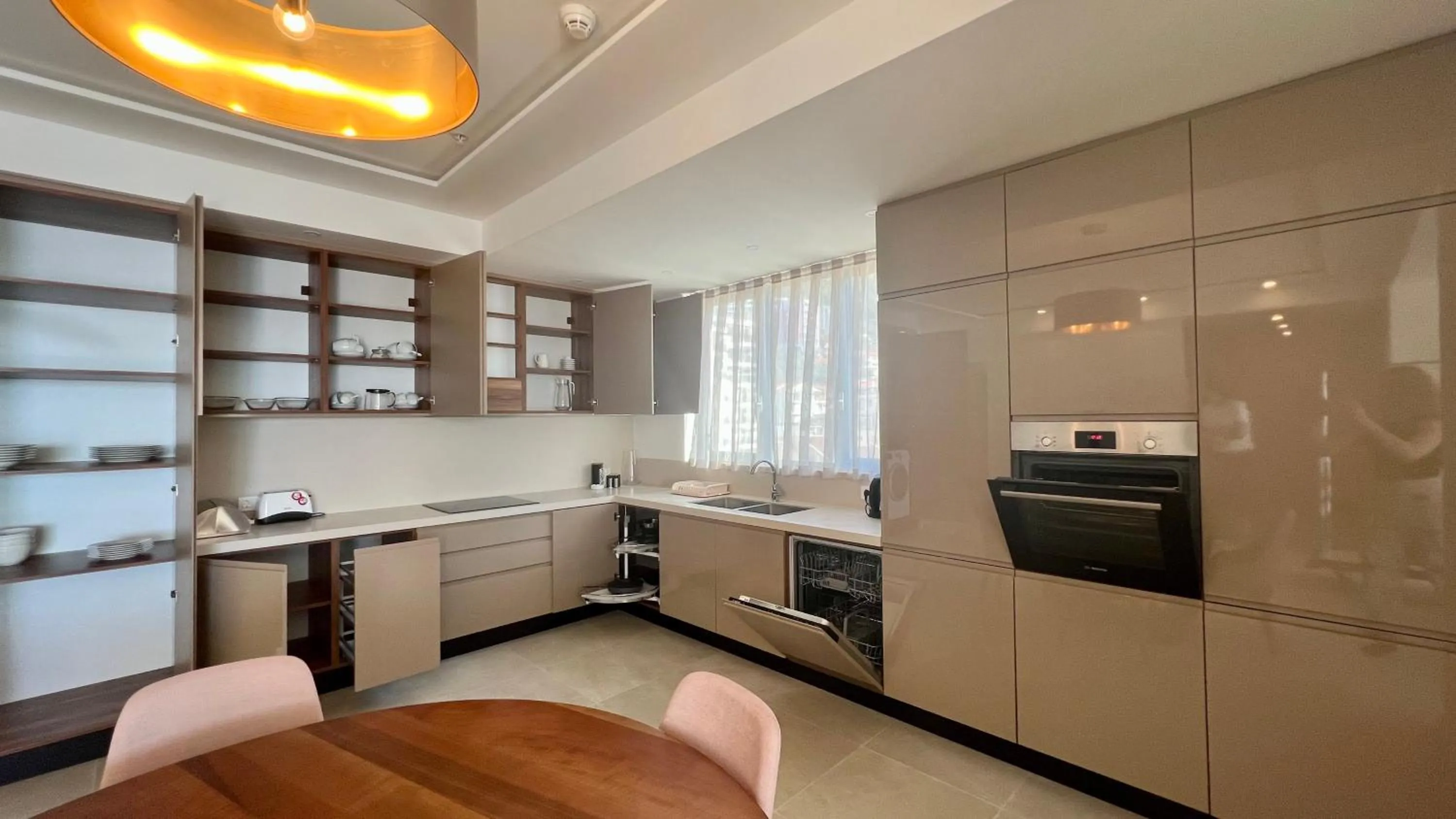 Kitchen or kitchenette in Sunraf Luxe Apartments