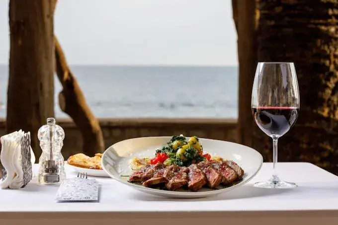 Restaurant/places to eat in Sunraf Luxe Apartments Restaurant/places to eat in Sunraf Luxe Apartments