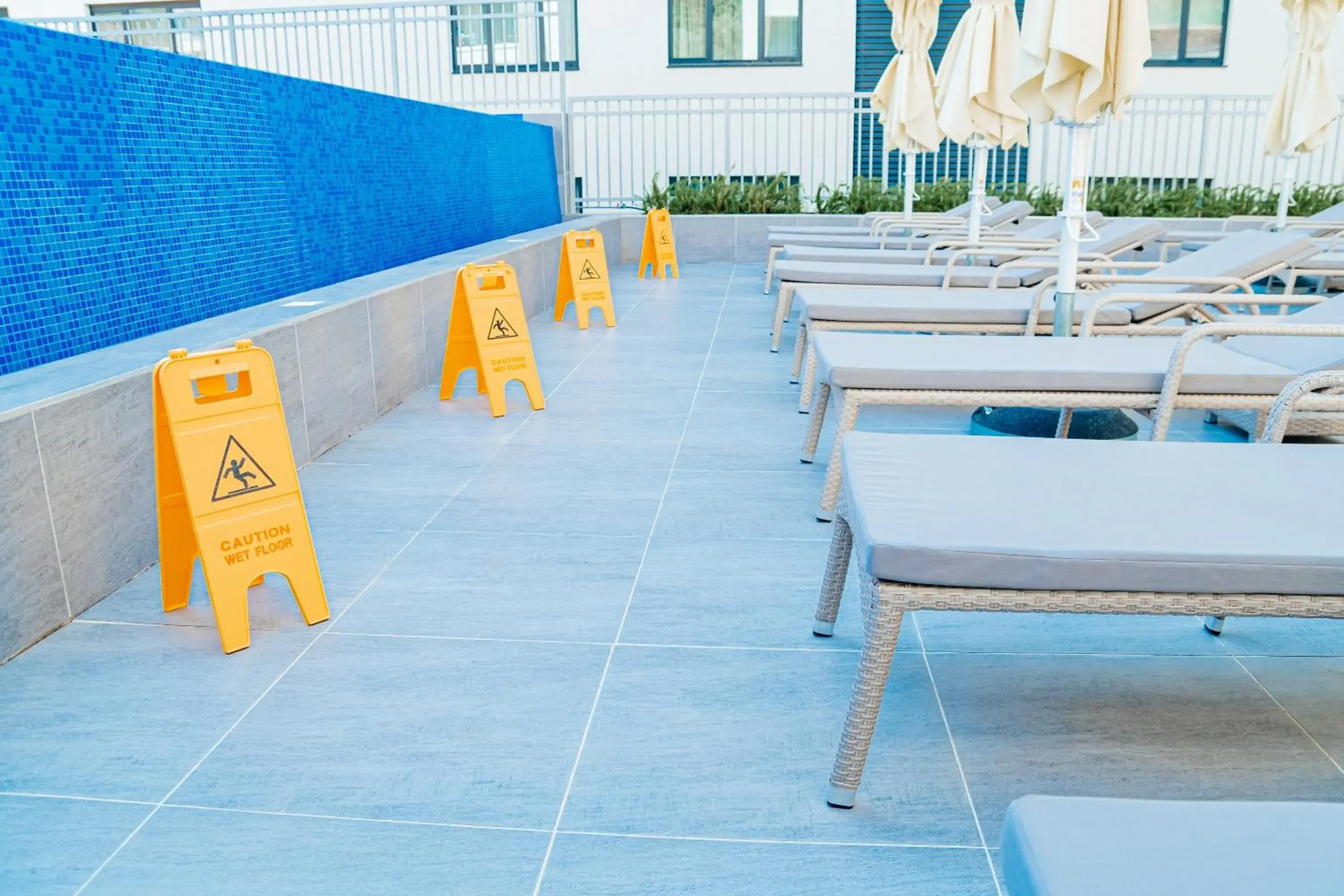 Swimming pool in Sunraf Luxe Apartments Swimming pool in Sunraf Luxe Apartments