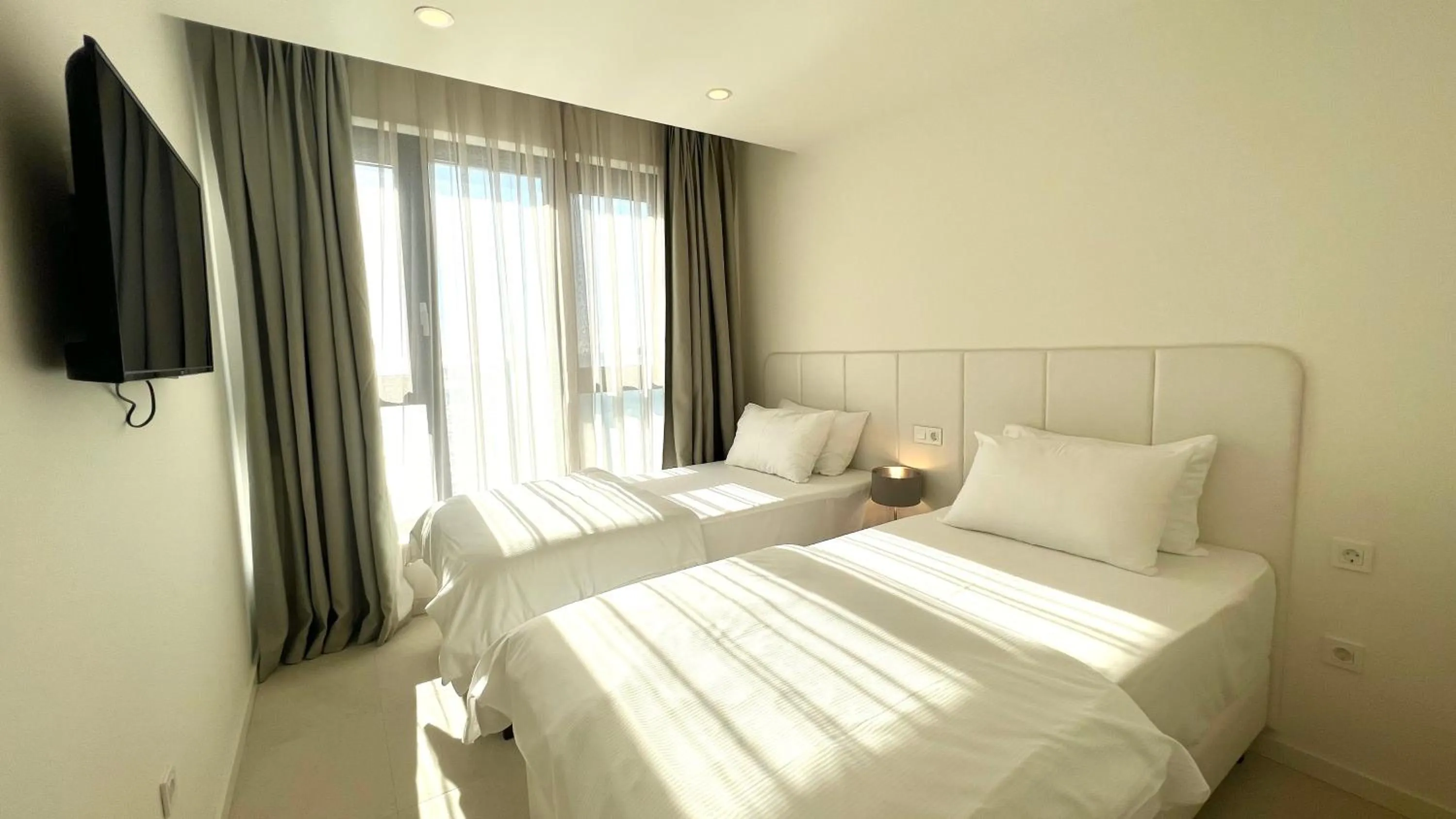 Bedroom, Bed in Sunraf Luxe Apartments