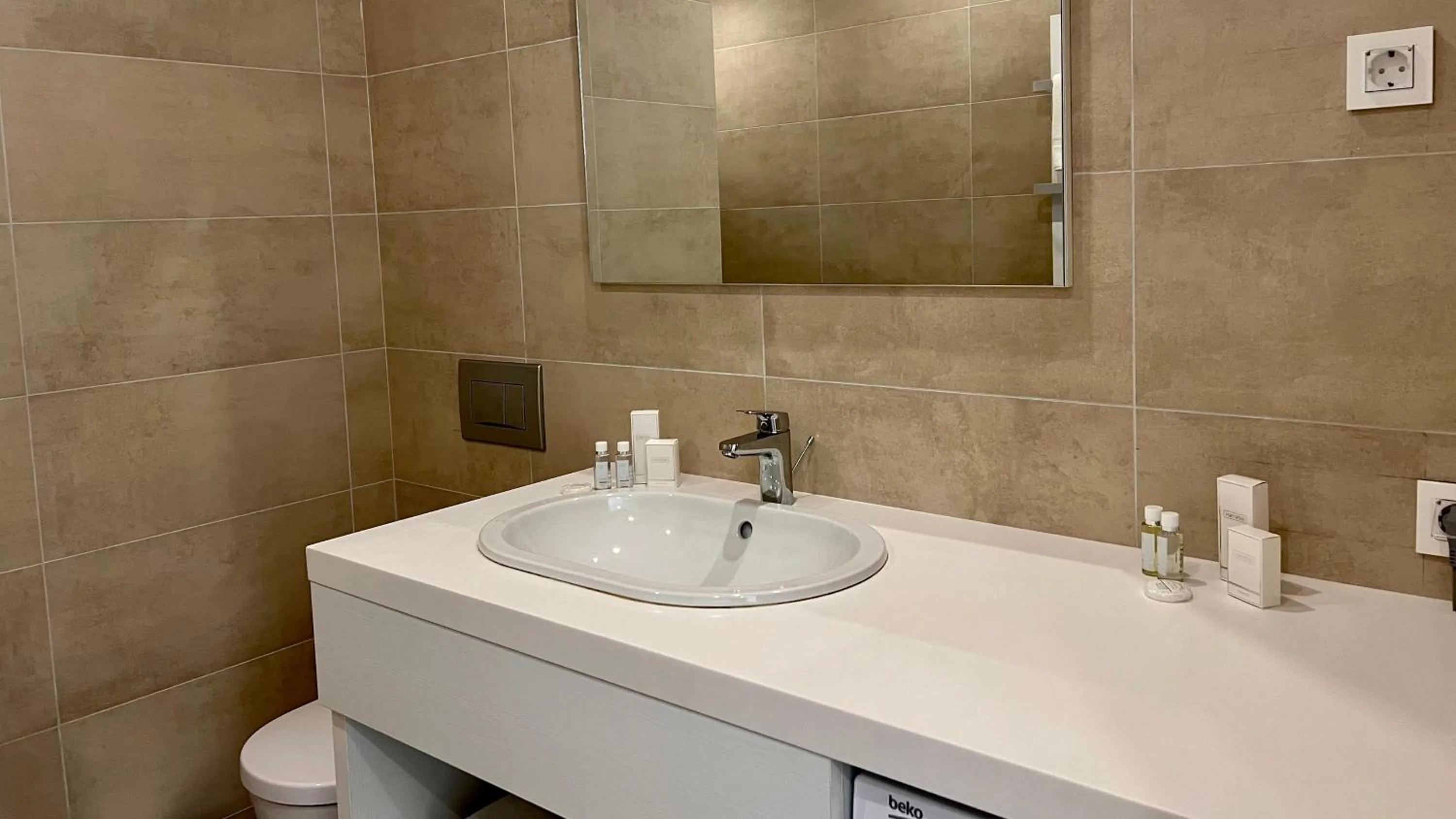 Bathroom in Sunraf Luxe Apartments