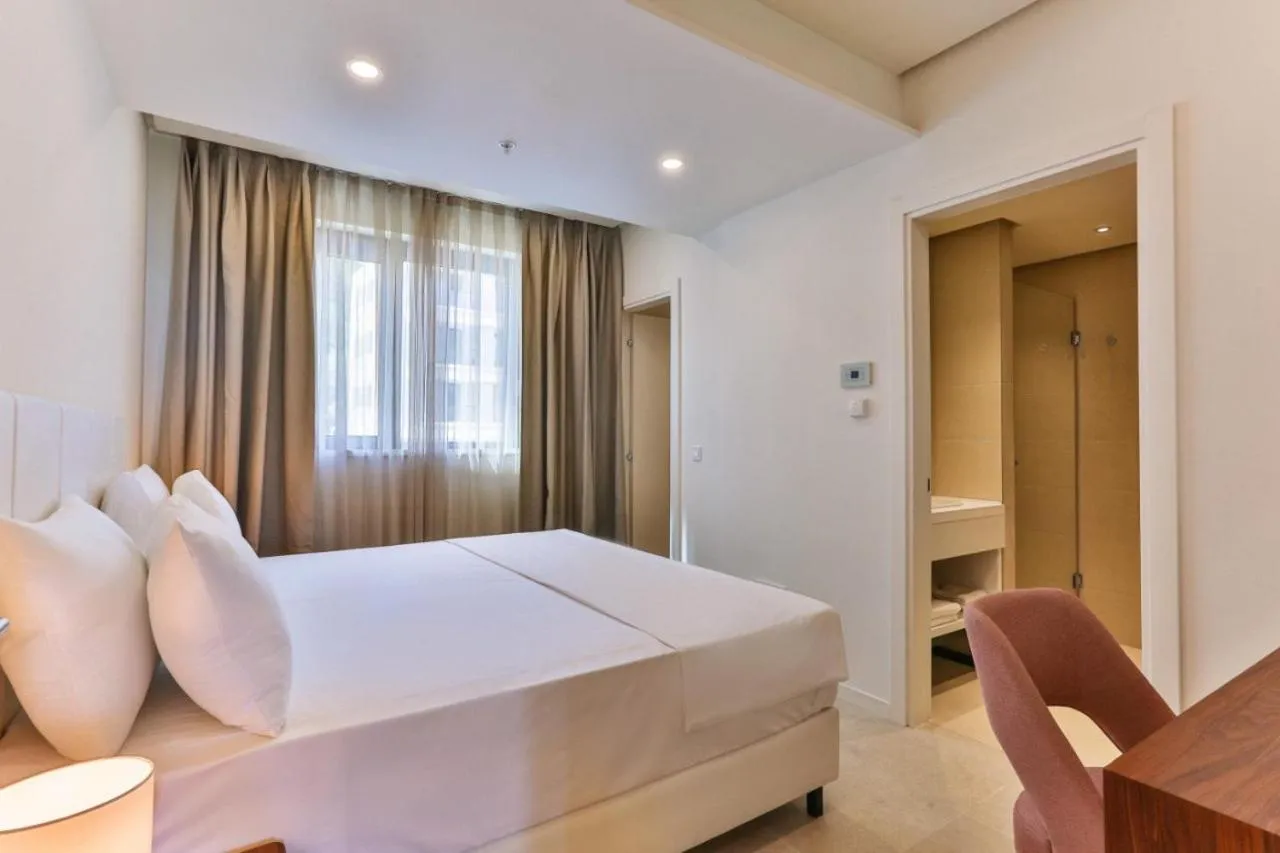 Bed in Sunraf Luxe Apartments