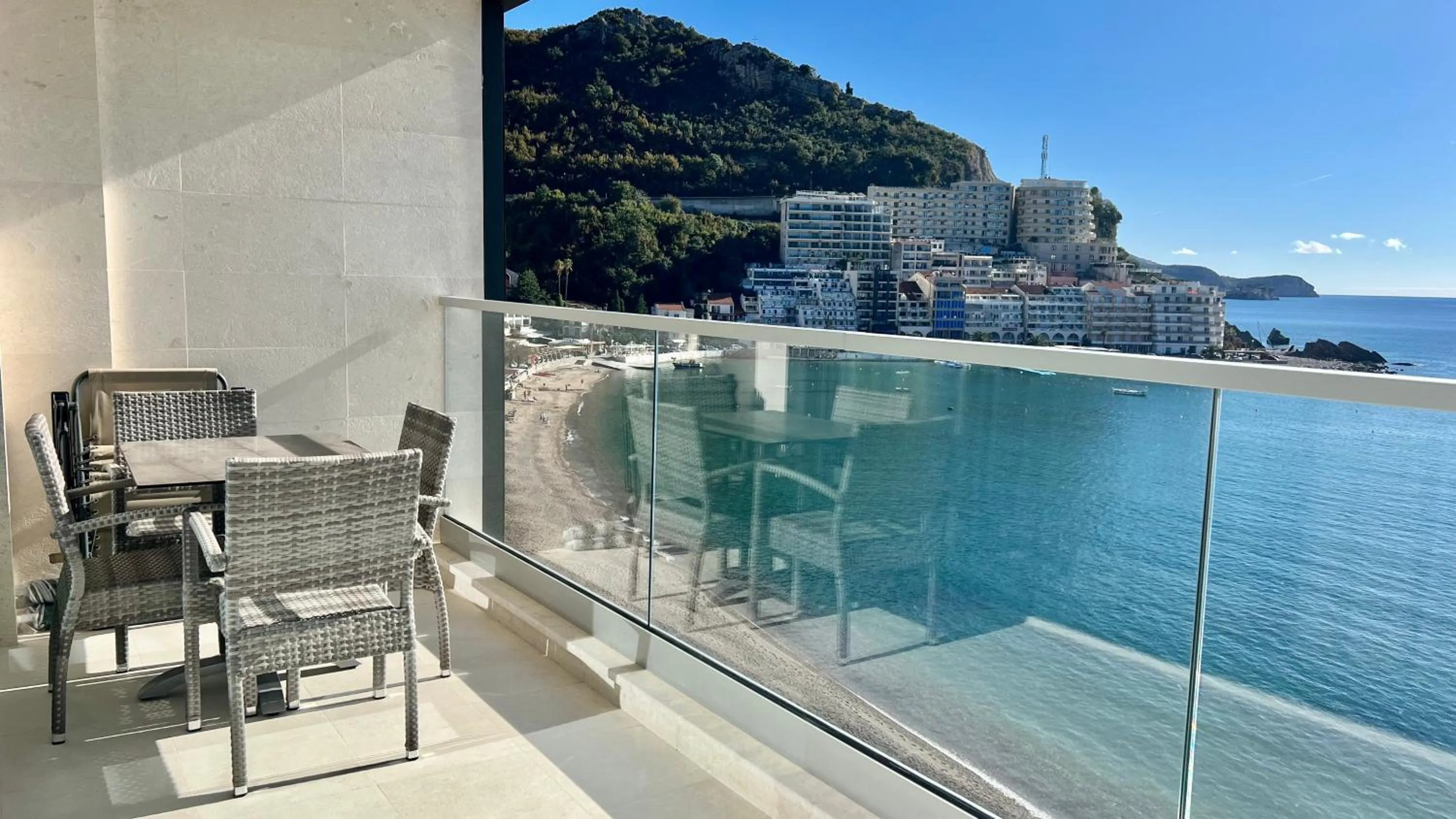 Balcony/Terrace in Sunraf Luxe Apartments