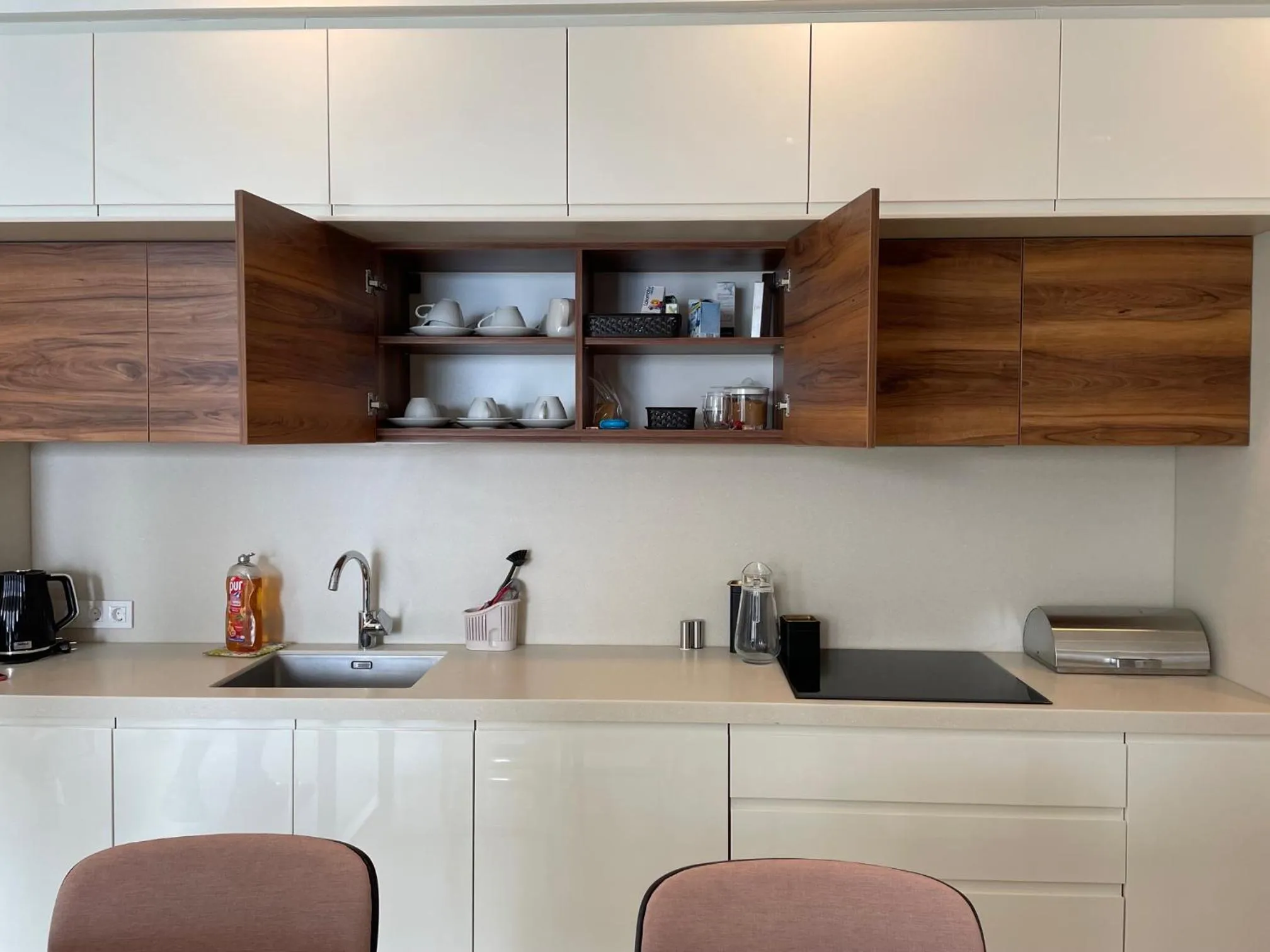 Coffee/tea facilities in Sunraf Luxe Apartments