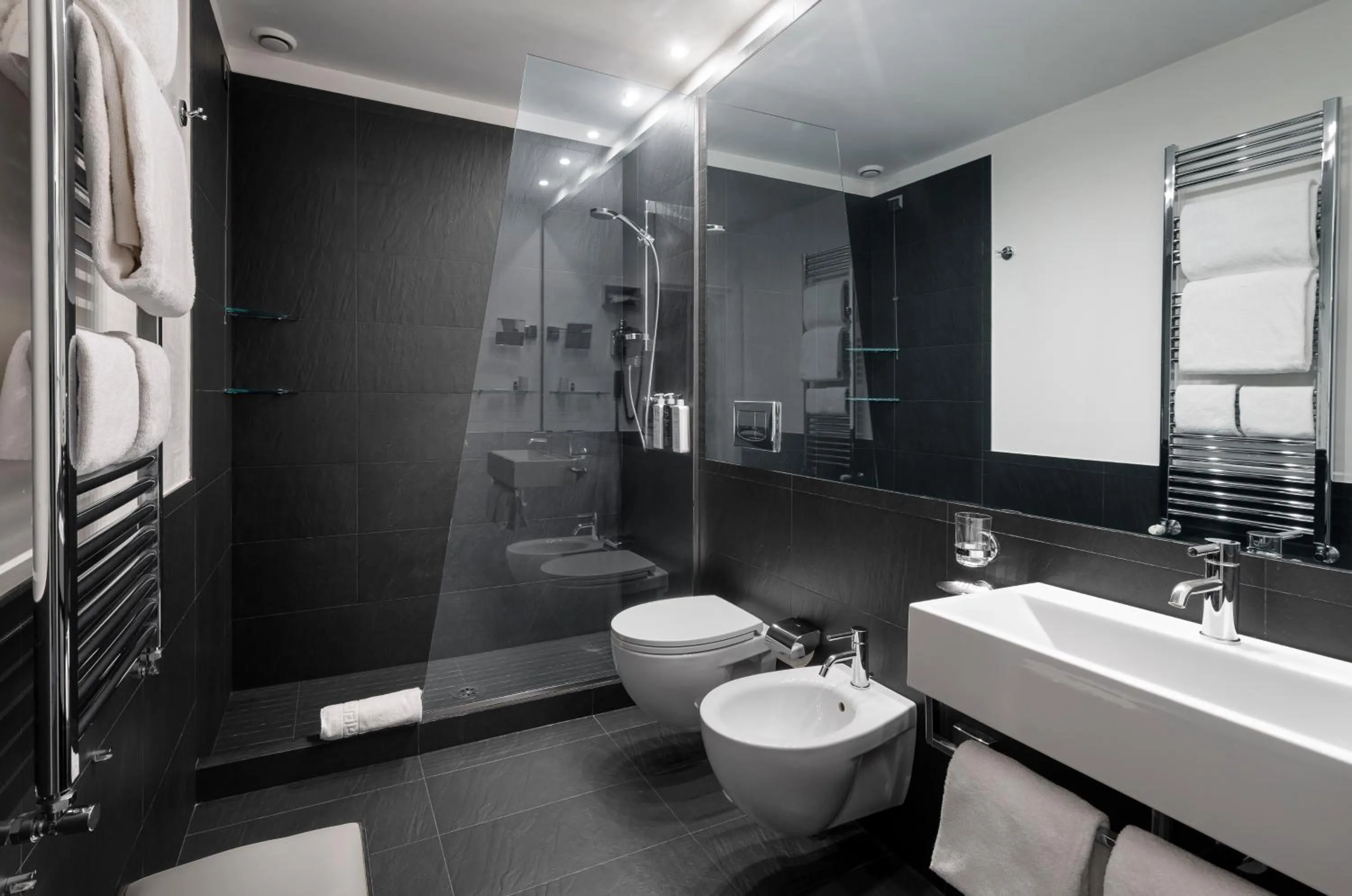 Bathroom in LHP Hotel Montecatini Palace & SPA