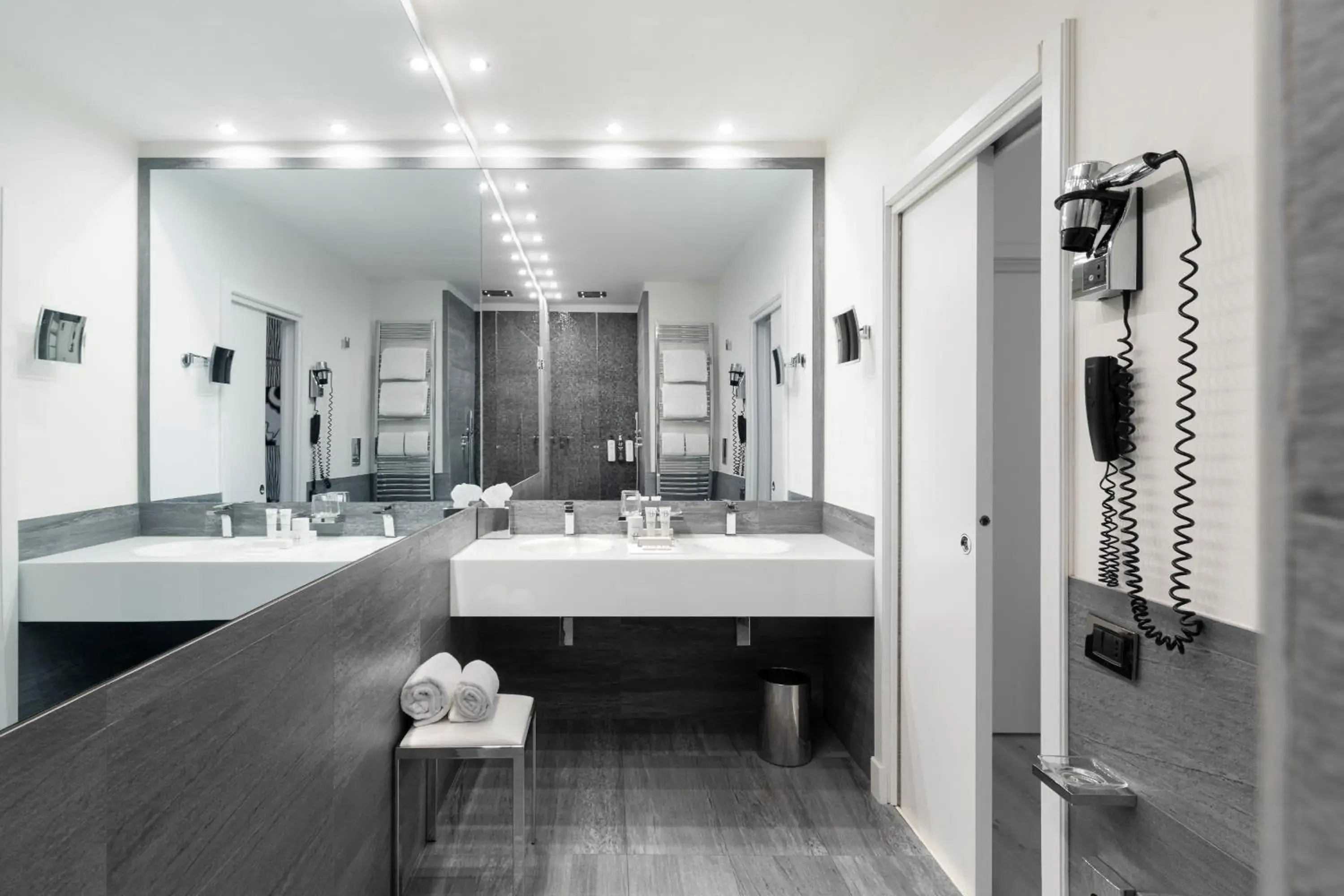 Bathroom in LHP Hotel Montecatini Palace & SPA Bathroom in LHP Hotel Montecatini Palace & SPA