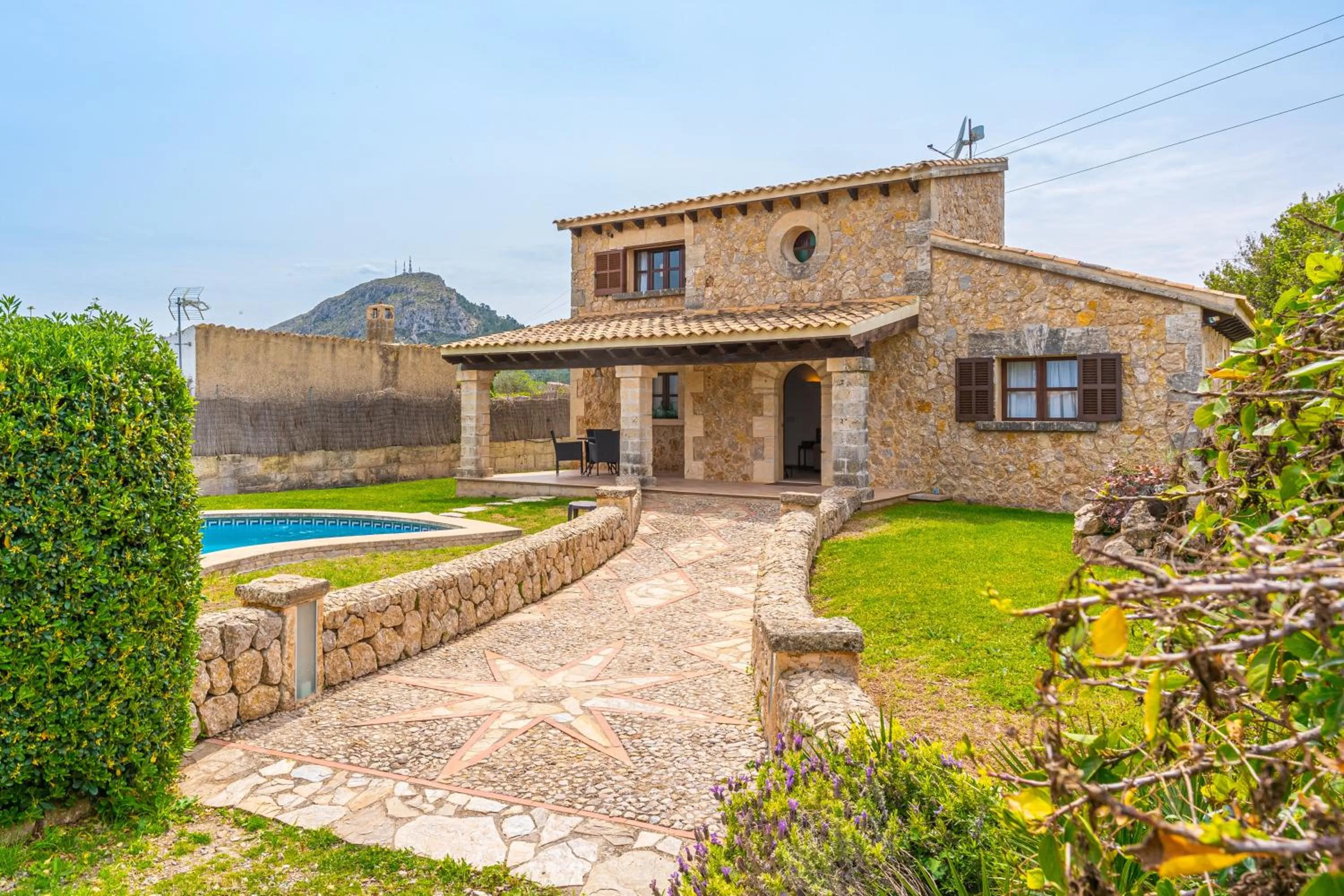 Property building in Villa Pau