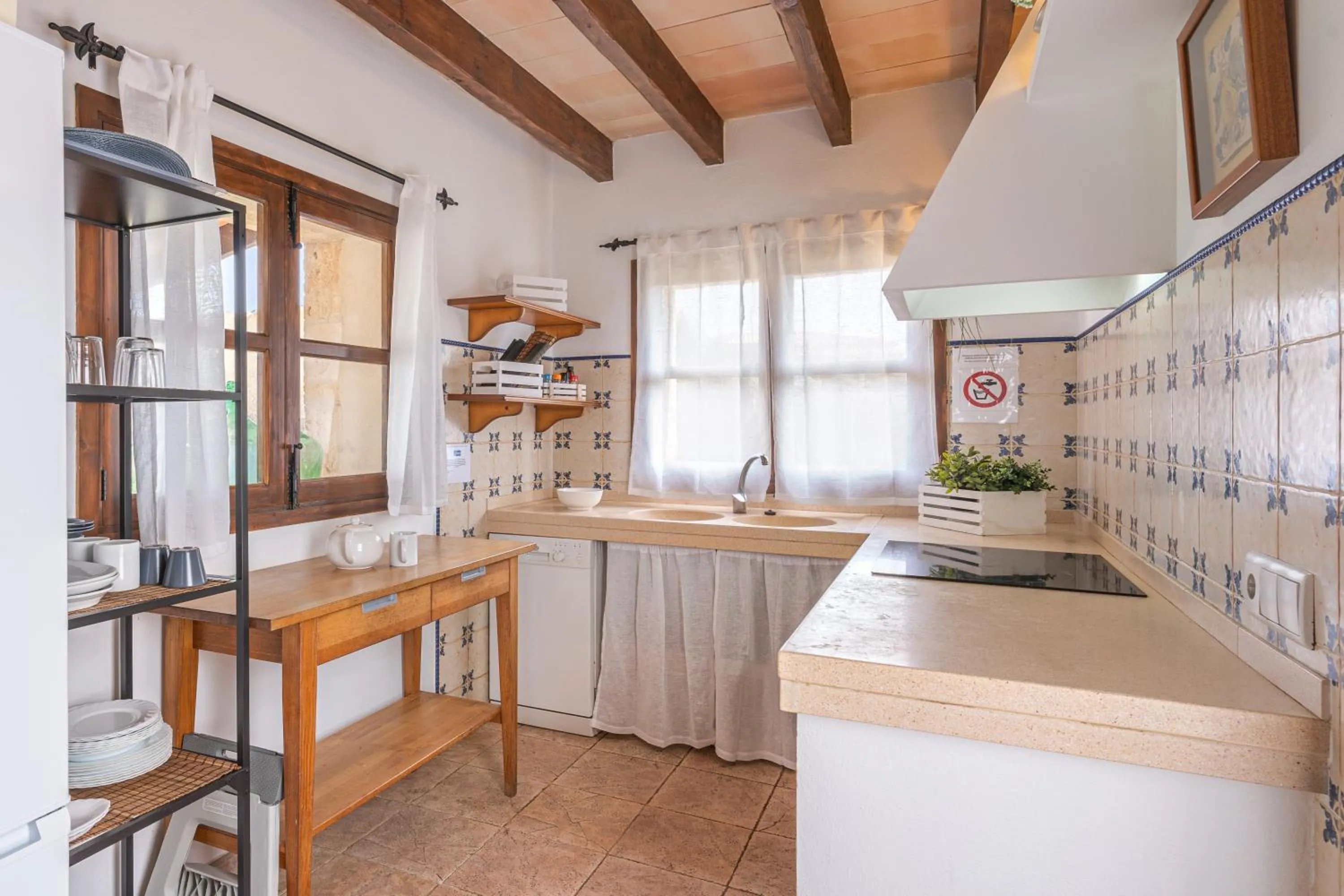 Kitchen or kitchenette in Villa Pau